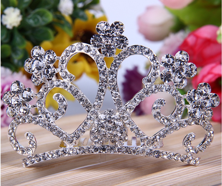 มงกุฏเพชร ขนาดกว้าง 8สูง 5 ซม. แบบหวีปักง่าย #พร้อมส่ง