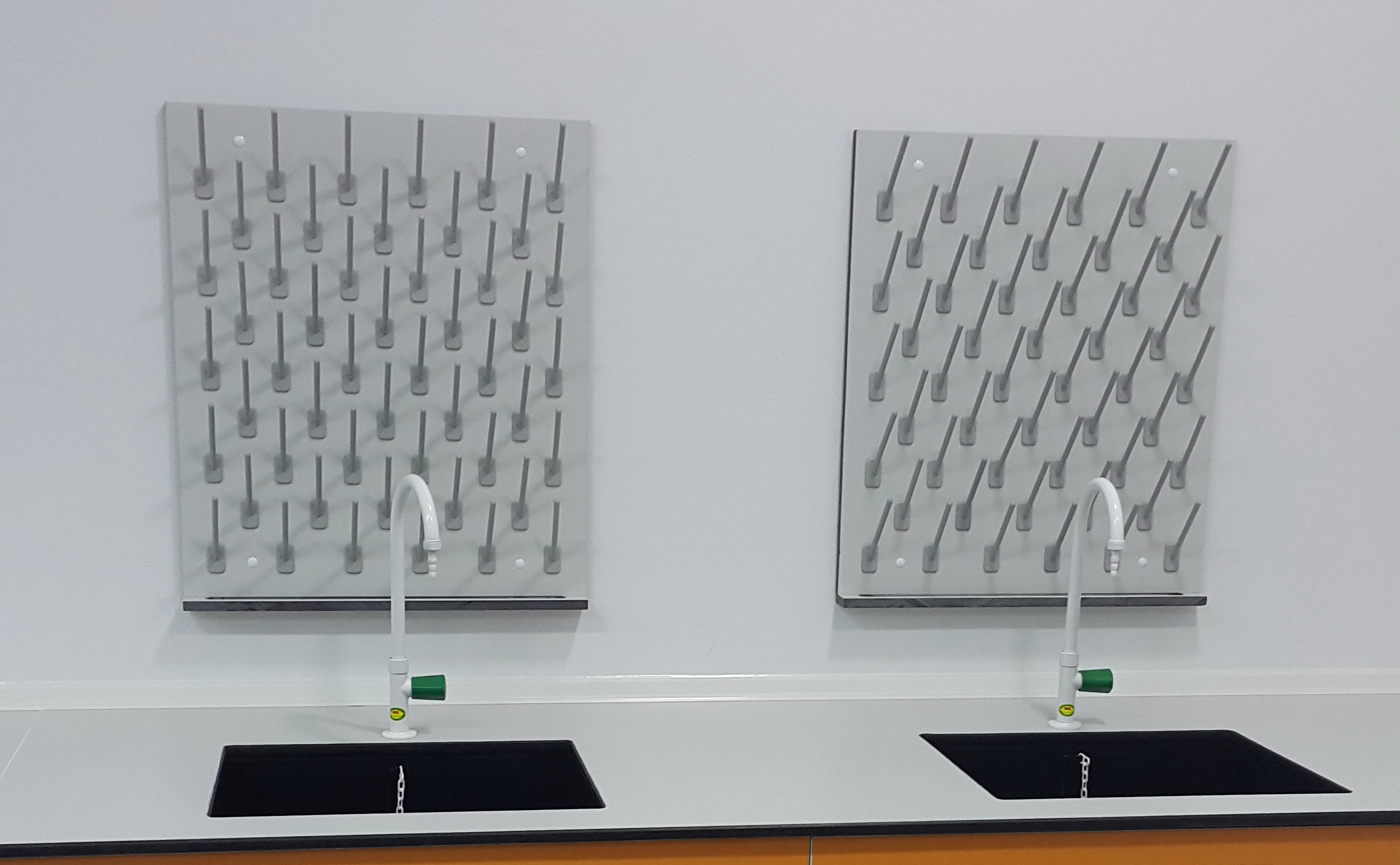 ที่แขวนเครื่องแก้วและหลอดทดลอง Peg Board