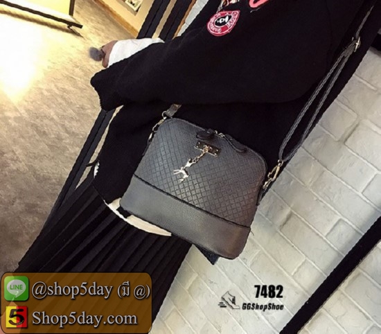 กระเป๋าสะพายหญิงลายทแยงมุม