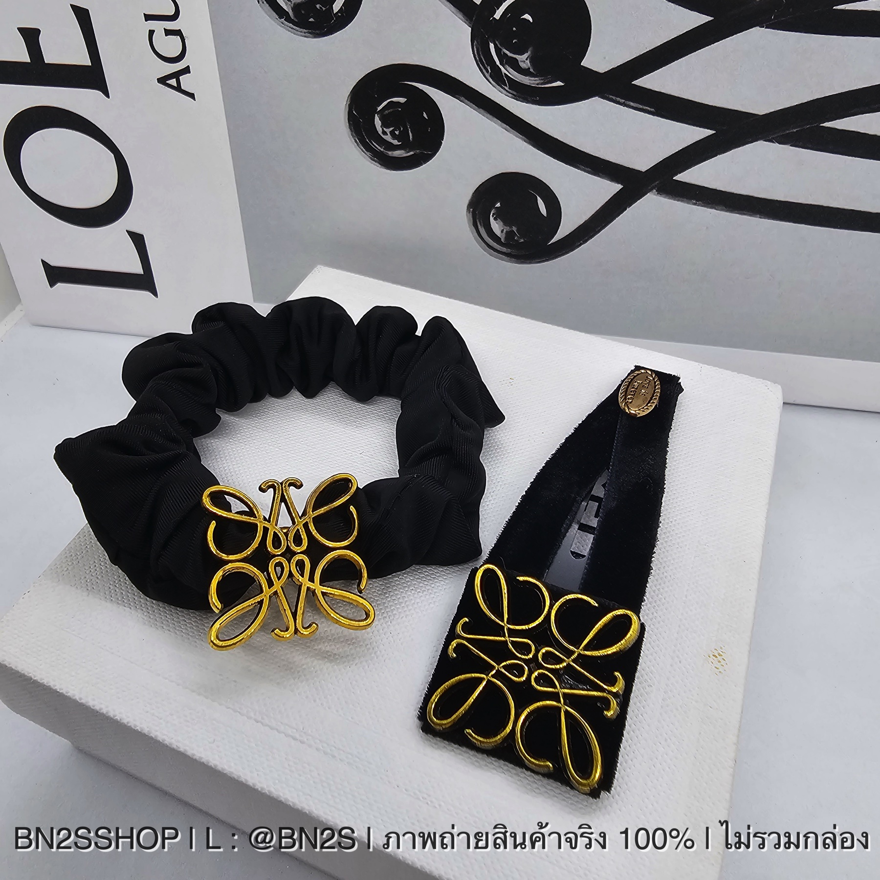 Loewe ยางรัดผมผ้าไหมสีดำ ประดับโลโก้สีทองวินเทจ ราคาไม่แพง