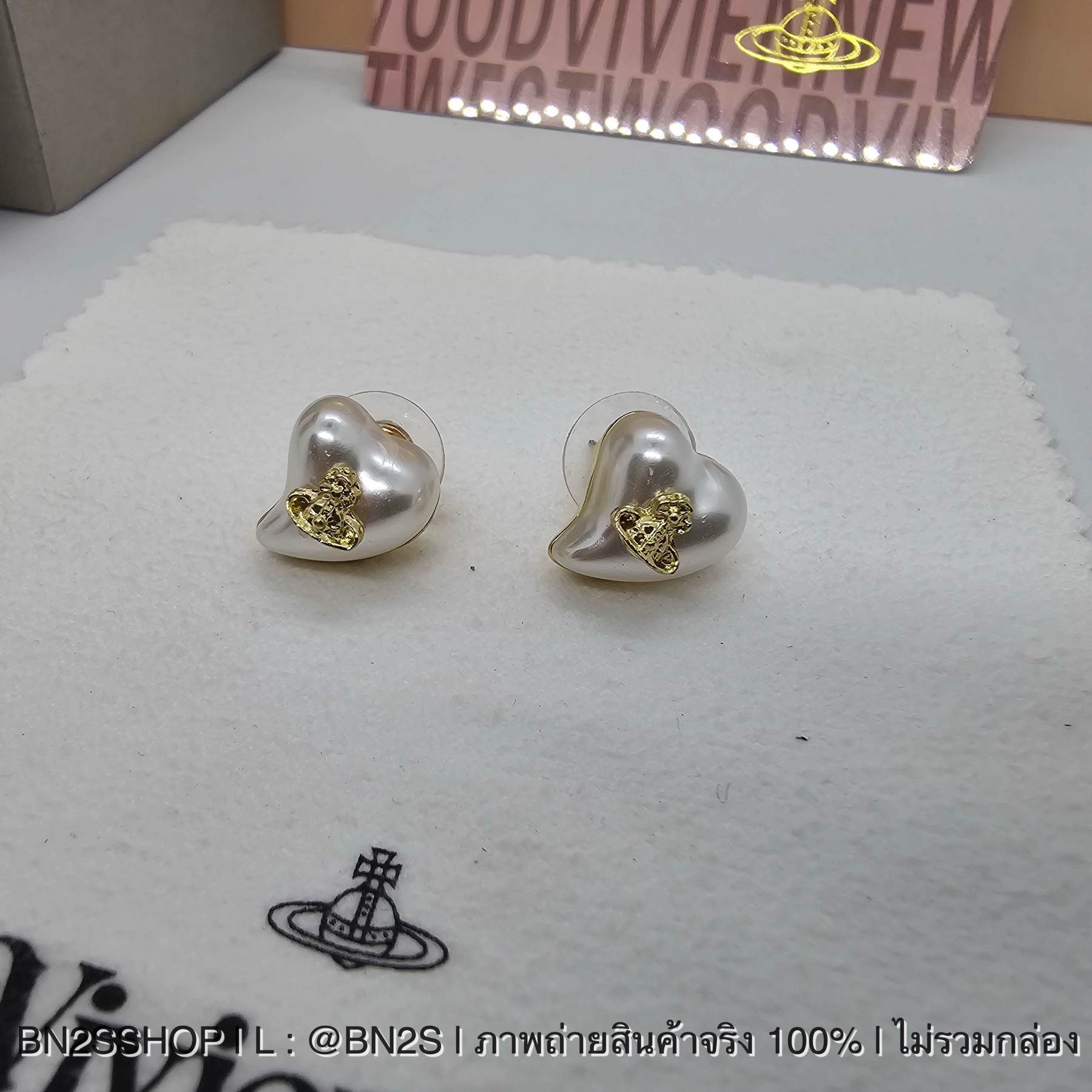 สร้อยคอ | Vivienne Westwood Heart Pearl ชุดสร้อยคอ ต่างหู รูปหัวใจ ประดับโลโก้วิเวียนสีทองแบบเล็ก