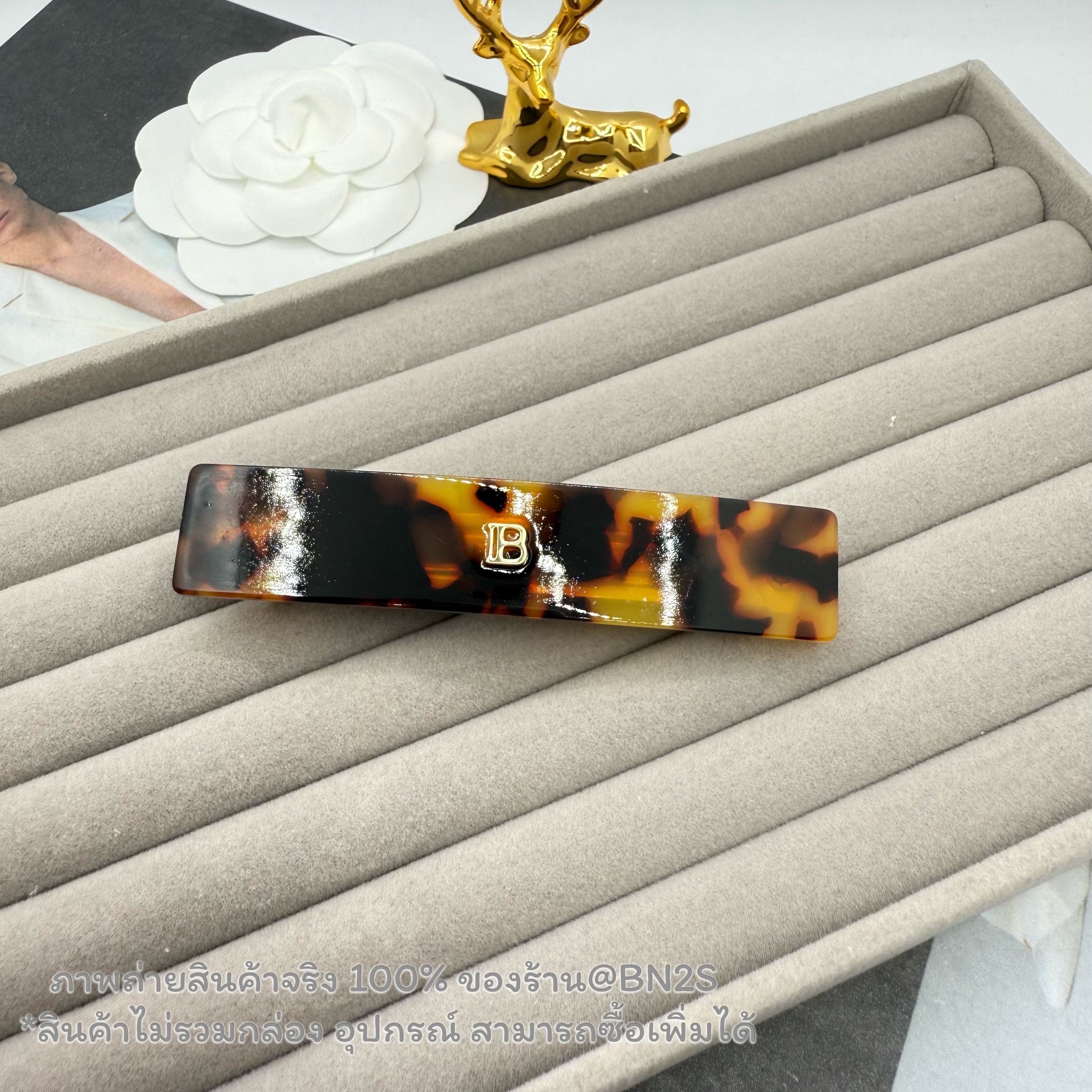 สีน้ำตาล | Balmain Barrette Pour Cheveux Medium กิ๊บหนีบผม เบาเม่น หนีบผมแบบสปริง ติดโลโก้ตัว B งานสวยพร้อมส่งในไทย ขนาดความกว้าง 8.8 ซม. ไม่รวมกล่อฃ อุปกรณ์