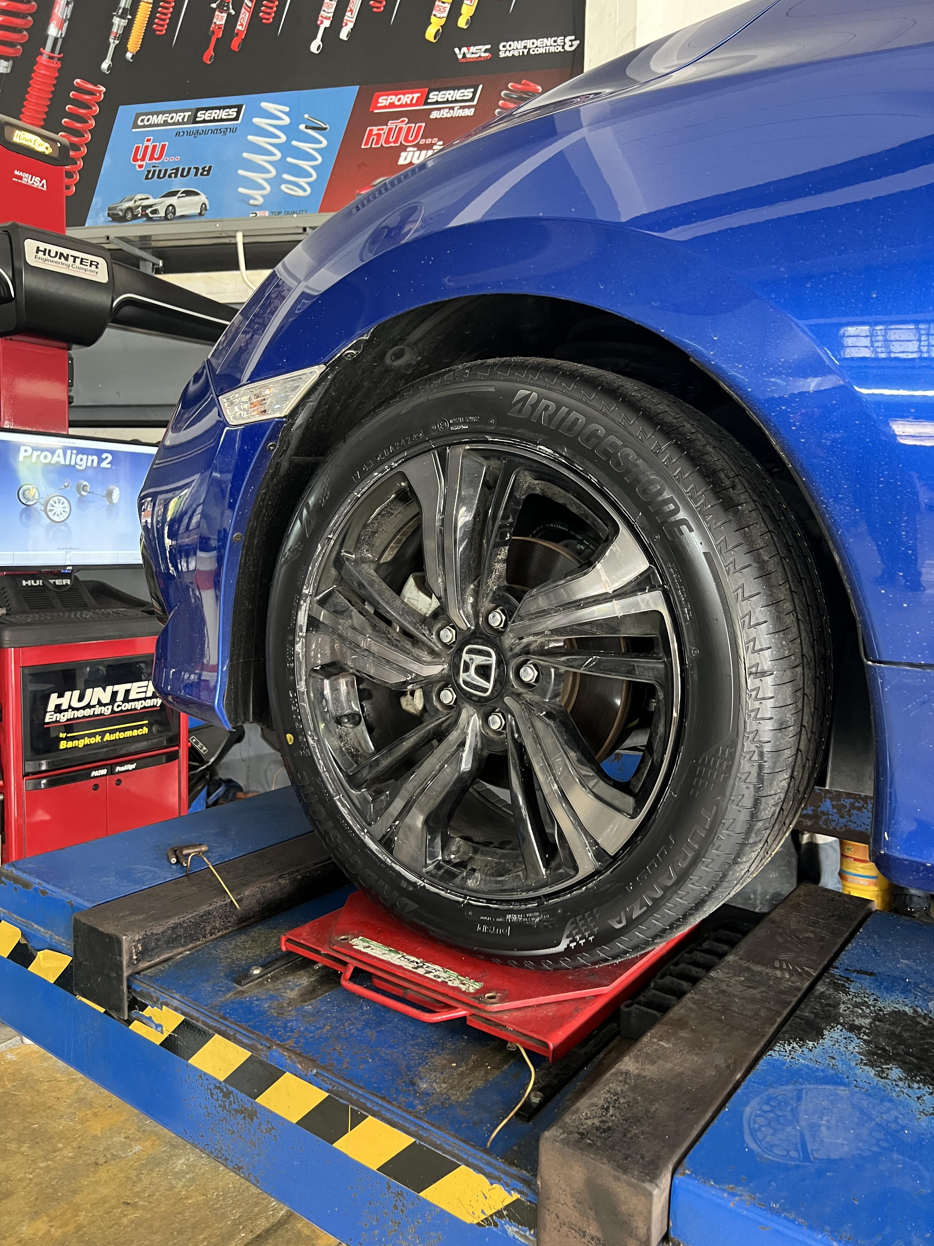HONDA CIVIC FC เข้ารับบริการเปลี่ยนยางรถยนต์ [+] BRIDGESTONE TURANZA T005A 215/50R17 *เพื่อความสะดวกในการรับบริการ นัดหมายเวลาก่อนเข้ารับบริการทุกครั้งครับ 𝙊𝙪𝙧 𝙎𝙚𝙧𝙫𝙞𝙘𝙚 บริการทางร้านเรารับทำอะไรบ้าง 🔧 มียางรถยนต์ทุกยี่ห้อให้เลือกซื้อ 🔧 โช้คอัพ สปริง 🔧 เช็คช่วงล่าง แก้ปัญหาให้ตรงจุด 🔧 ติดตั้งยางแบบไร้รอย 100% 🔧 บริการสลับยาง ตามอายุ 🔧 บริการล้างลิ้นปีกผีเสื้อ 🔧 บริการเช็คระยะรถยนต์ 🔧 เปลี่ยนถ่ายของเหลวทั้งระบบ 🔧 ตั้งศูนย์ด้วยเครื่อง HUNTER นำเข้าจาก USA สอบถามข้อมูลเพิ่มเติม หรือนัดหมายเข้ารับบริการ ☎️ : 08-6569-1915 ☎️ : 08-6544-5963 Line id : @88rw Tiktok : https://www.tiktok.com/@88rwycrr Youtube : https://youtube.com/@88rw Facebook : https://www.facebook.com/88rwtire Location : https://goo.gl/maps/HrNUAZXPN94KvxZ98?coh=178573&entry=tt #รถยนต์มีปัญหาไม่รู้ต้องแก้ตรงไหน ทางเรายินดี ตรวจหาปัญหาและหาวิธีแก้ บอกลูกค้าก่อนลงมือทำเสมอราคาเป็นธรรมไม่เอาเปรียบ สบายใจคุณลูกค้า ร้านยางเจริญรุ่งเรือง ยินดีต้อนรับครับ