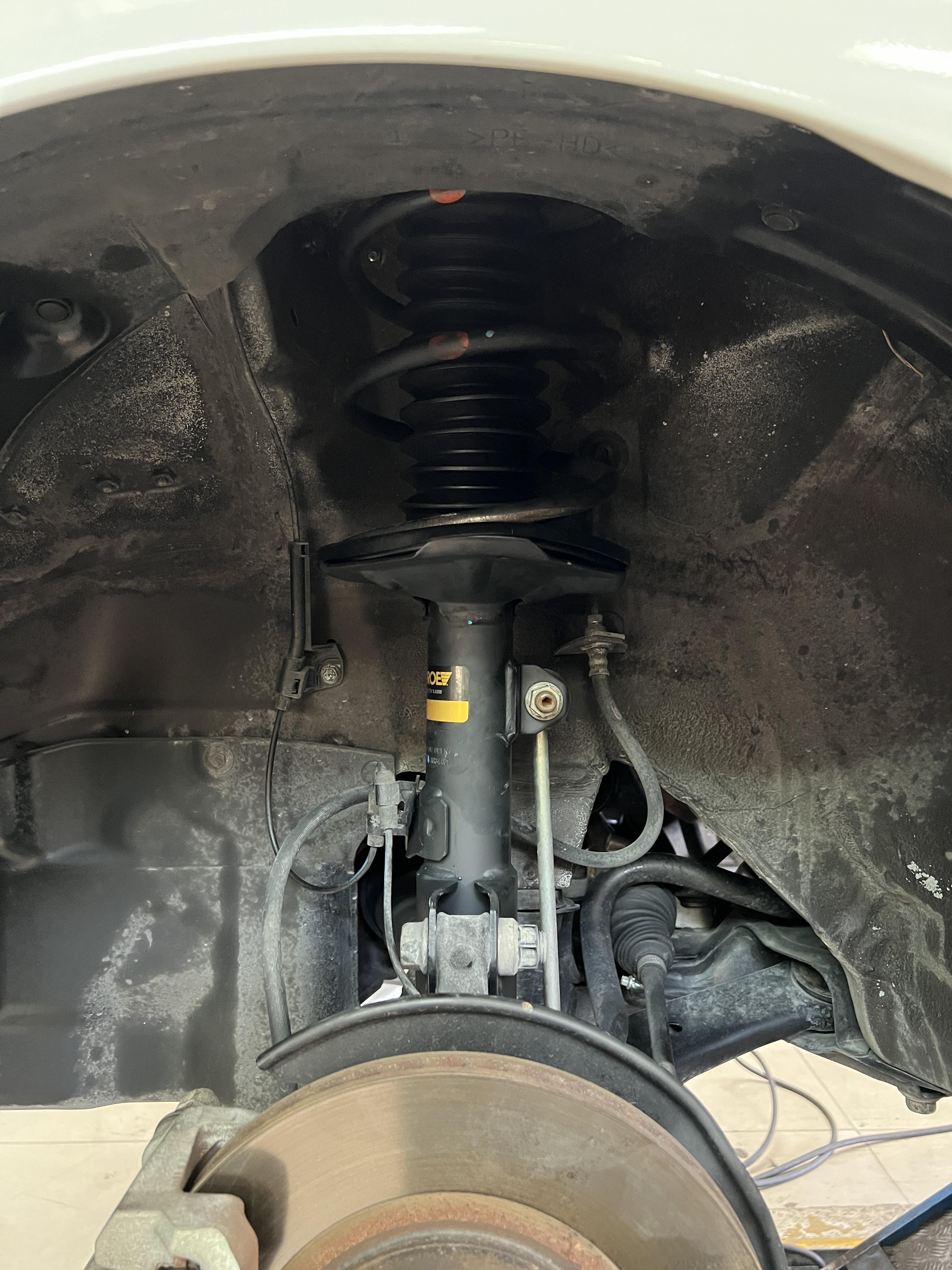 Toyota Altis 2008 | โช้คอัพ Monroe OE Spectrum | คืนฟีลลิ่งรถยุโรป นุ่มสบาย | ติดตั้งตั้งศูนย์ นนทบุรี ใครใช้ Toyota Altis (รุ่นปี 2008) แล้วฝันอยากได้ช่วงล่างที่ นุ่มนวล, ขับสบาย, และมั่นคง สไตล์รถยุโรป... โช้คอัพ Monroe OE Spectrum คือคำตอบที่ถูกค้นหามากที่สุด! ติดตั้งโช้คอัพ Monroe OE Spectrum (พร้อมอะไหล่ส่วนควบใหม่ครบชุด) สิ่งที่จะได้รับหลังจากติดตั้ง: ฟีลลิ่งแบบรถยุโรปแท้: โช้คอัพ Monroe OE Spectrum ให้ความ นุ่มนวล และยืดหยุ่นสูง ขับสบายในทุกสภาพถนน ไร้กังวลเรื่องเสียง: เทคโนโลยี ICV ช่วยลดแรงสั่นสะเทือนและเสียงรบกวนในห้องโดยสาร ทำให้การขับขี่เงียบขึ้น ความมั่นคงที่เพิ่มขึ้น: รถทรงตัวได้นิ่งขึ้น ลดอาการโคลงเคลง เข้าโค้งมั่นใจ จบครบในที่เดียว: ติดตั้งโดยทีมช่างผู้เชี่ยวชาญ พร้อมบริการ ตั้งศูนย์ (Hunter) ที่ร้าน ยางเจริญรุ่งเรือง นนทบุรี เหมาะสำหรับใคร? เจ้าของ Altis ที่ต้องการ ความสบายสูงสุด ในการขับขี่ประจำวัน ผู้ที่ต้องการอัปเกรดช่วงล่างให้ได้ฟีลลิ่ง "หนึบ นุ่ม" ที่เหนือกว่าโช้คเดิม 👉 เปลี่ยนรถคุณให้ขับขี่สนุกและสบายกว่าเดิม! นัดหมายเข้ารับบริการได้เลยครับ 📌 สอบถามข้อมูลเพิ่มเติม หรือนัดหมายเข้ารับบริการ ☎️ : 08-6569-1915 ☎️ : 08-6544-5963 💬 Line id : @88rw 📍 Location : https://goo.gl/maps/HrNUAZXPN94KvxZ98 🌐 Facebook : https://www.facebook.com/88rwtire #Toyota #Altis #Altis2008 #Monroe #OESpectrum #โช้คอัพ #ช่วงล่าง #ยางเจริญรุ่งเรือง #นนทบุรี #งามวงศ์วาน #ตั้งศูนย์ #รถยุโรป #ร้านซ่อมช่วงล่างดีๆใกล้ฉัน