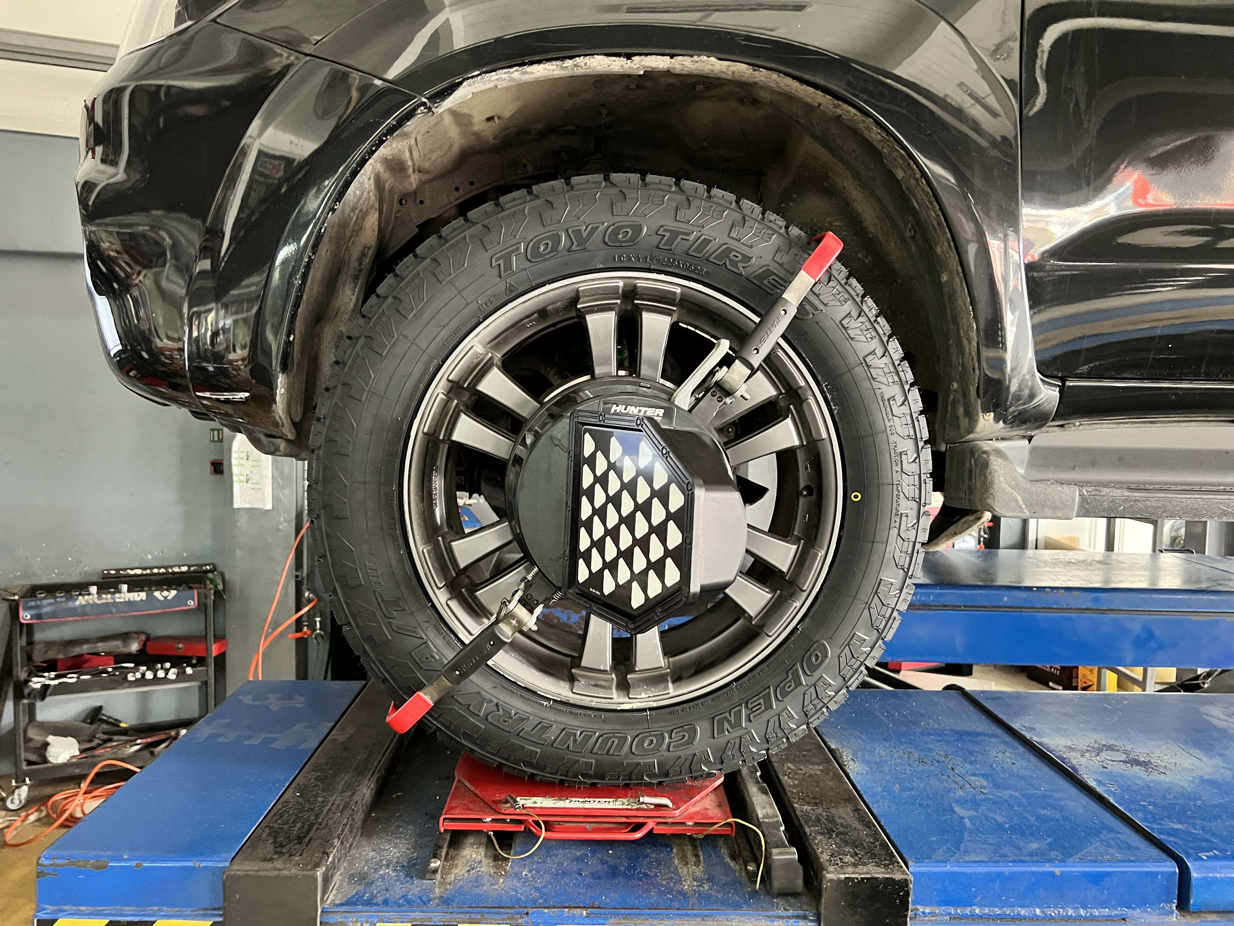 TOYOTA HILUX VIGO แฟนเพจชาวต่างชาติ เข้ารับบริการเปลี่ยนยางรถยนต์เน้นใช้งานลุยๆแบบมืออาชีพ [+] TOYO OPEN COUNTRY AT3 ขนาด 265/55R20 𝙊𝙪𝙧 𝙎𝙚𝙧𝙫𝙞𝙘𝙚 บริการทางร้าน เรารับทำอะไรบ้าง 🔧 ติดตั้งยางแบบไร้รอย 100% 🔧 บริการสลับยาง ตามอายุ 🔧 มียางรถยนต์ทุกยี่ห้อให้เลือกซื้อ 🔧 เช็คช่วงล่าง แก้ปัญหาให้ตรงจุด 🔧 บริการล้างลิ้นปีกผีเสื้อ 🔧 บริการเช็คระยะรถยนต์ 🔧 เปลี่ยนถ่ายของเหลวทั้งระบบ 🔧 ตั้งศูนย์ด้วยเครื่อง HUNTER นำเข้าจาก USA สอบถามข้อมูลเพิ่มเติม หรือนัดหมายเข้ารับบริการ Tel : 08-6569-1915 Tel : 08-6544-5963 Line id : @88rw Tiktok : https://www.tiktok.com/@88rwycrr Youtube : https://youtube.com/@88rw Facebook : https://www.facebook.com/otaninon Location : https://goo.gl/maps/HrNUAZXPN94KvxZ98?coh=178573&entry=tt #รถยนต์มีปัญหาไม่รู้ต้องแก้ตรงไหน ทางเรายินดี ตรวจหาปัญหาและหาวิธีแก้ บอกลูกค้าก่อนลงมือทำเสมอราคาเป็นธรรมไม่เอาเปรียบ สบายใจคุณลูกค้า ---------------------------------- ดูแลให้คำปรึกษาทุกปัญหาคาใจ ไม่ทิ้งลูกค้า มีบริการหลังการขาย 【ให้ผู้เชี่ยวชาญของเรา ดูแลรถคุณ】 ร้านยางเจริญรุ่งเรือง ยินดีต้อนรับครับ ---------------------------------- #โช๊คอัพรถยนต์ #monroe #yss #kayaba #profender #ร้านยางเจริญรุ่งเรือง #นนทบุรี #งามวงศ์วาน #amsfix #บริการช่วงล่างรถยนต์ #ซ่อมบำรุงช่วงล่าง #เซทอัพโช๊คอัพรถยนต์