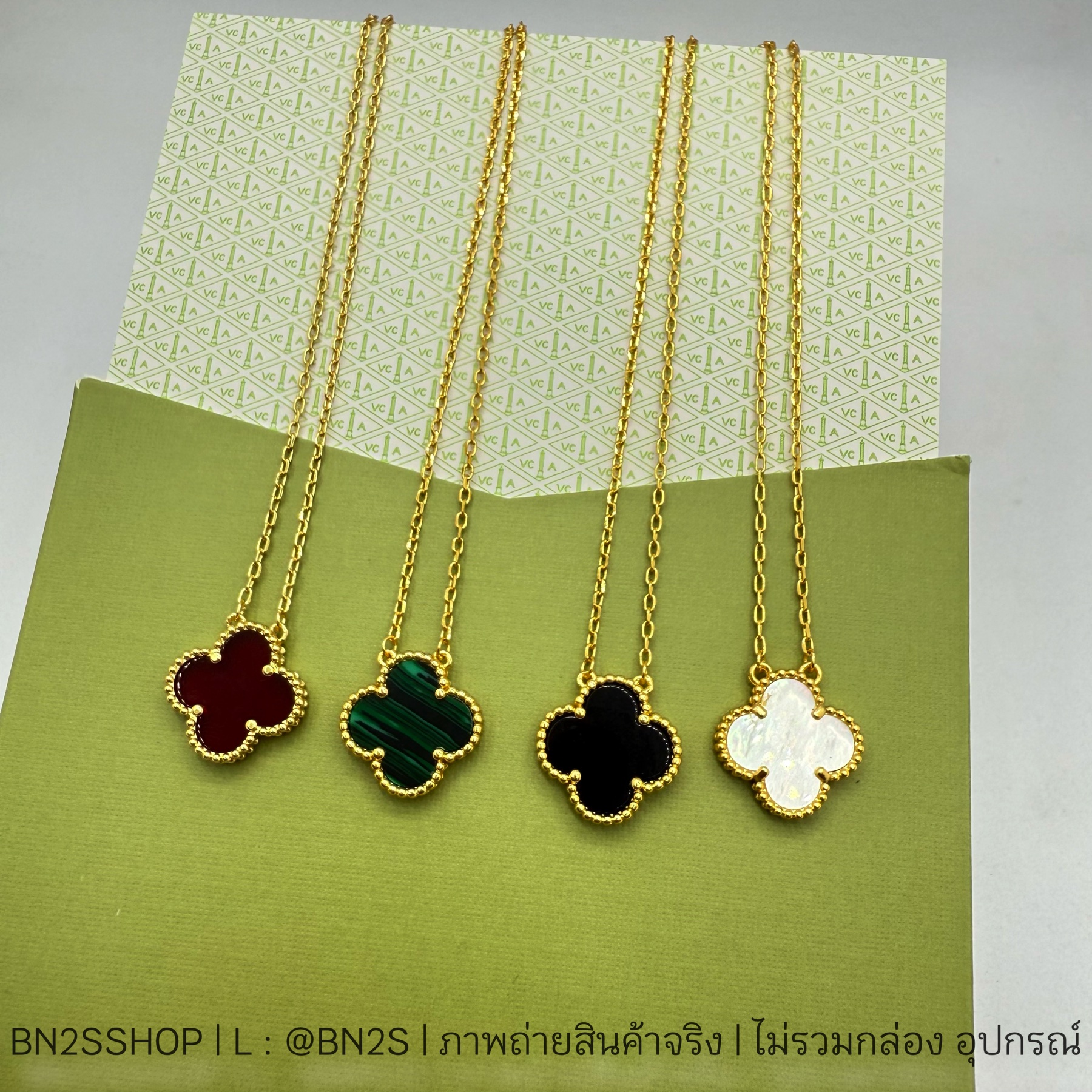 สีเขียว | VC & A Vintage Alhambra Pendant สร้อยคอผู้หญิงจี้ใบโคลเวอร์ งานปั๊ม ทุกจุด