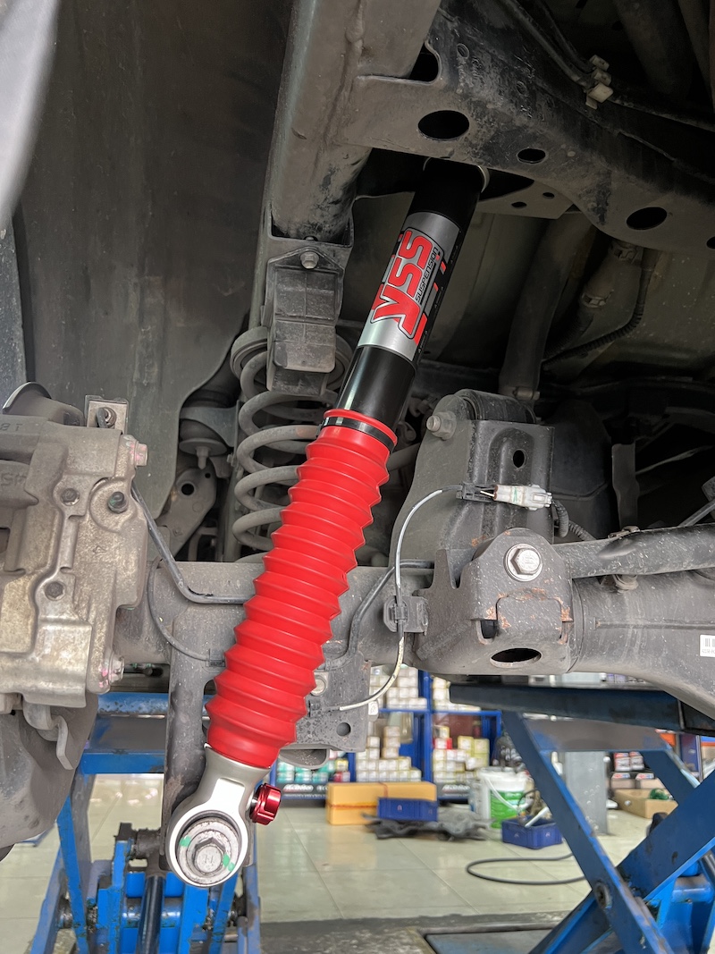 TOYOTA Fortuner Champ ติดตั้งโช้คอัพ YSS Z-Series Full Set สิ่งที่จะได้รับหลังจากติดตั้ง: นิ่ง นุ่ม หนึบ สมบูรณ์แบบ: โช้คอัพ Monotube ตัวท็อป ให้ฟีลลิ่ง "Complete Feeling" เกาะถนนดีเยี่ยม ไม่โคลงเคลง ปรับได้ 25 ระดับ (Rebound): ปรับจูนได้อย่างละเอียด เพื่อหาค่าความหนึบที่ลงตัวที่สุดสำหรับทุกสภาพถนนและทุกความเร็ว เทคโนโลยี VVSC: วาล์วอัจฉริยะที่ช่วยปรับการทำงานของโช้คอัพให้เหมาะกับความเร็วที่ใช้ (นุ่มที่ความเร็วต่ำ หนึบที่ความเร็วสูง) วัสดุเกรดอากาศยาน: แข็งแรงทนทานเป็นพิเศษ ระบายความร้อนได้ดี ทำให้สมรรถนะคงที่แม้เดินทางไกล จบครบทุกขั้นตอน: ติดตั้ง Setup และตั้งศูนย์โดยทีมช่างผู้เชี่ยวชาญ เหมาะสำหรับใคร? เจ้าของ Fortuner ที่ต้องการ Performance สูงสุด ผู้ที่ต้องการ ความละเอียดในการปรับจูน ช่วงล่างเพื่อให้ลงตัวกับสไตล์การขับขี่ของตัวเอง 👉 ยกระดับรถคุณให้เหนือกว่าใคร! นัดหมายเข้ารับบริการได้เลยครับ 📌 สอบถามข้อมูลเพิ่มเติม หรือนัดหมายเข้ารับบริการ ☎️ : 08-6569-1915 ☎️ : 08-6544-5963 💬 Line id : @88rw 📍 Location : https://goo.gl/maps/HrNUAZXPN94KvxZ98 🌐 Facebook : https://www.facebook.com/88rwtire #Toyota #Fortuner #YSS #ZSeries #YSSSuspension #โช้คอัพ #ช่วงล่าง #ยางเจริญรุ่งเรือง #นนทบุรี #งามวงศ์วาน