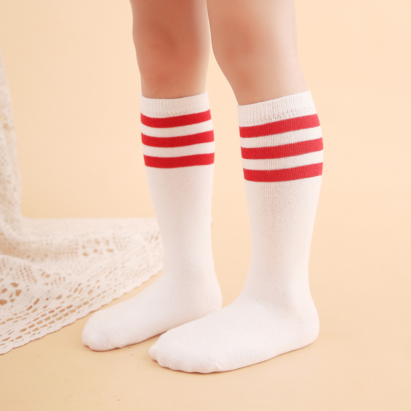 ถุงเท้ายาวเด็กผู้หญิงสีขาวคาดแดง สไตล์เกาหลี ผ้ายืดนุ่มสวย เลือกความยาวตามขนาดที่ต้องการ ไม่จำกัดขนาดเท้า