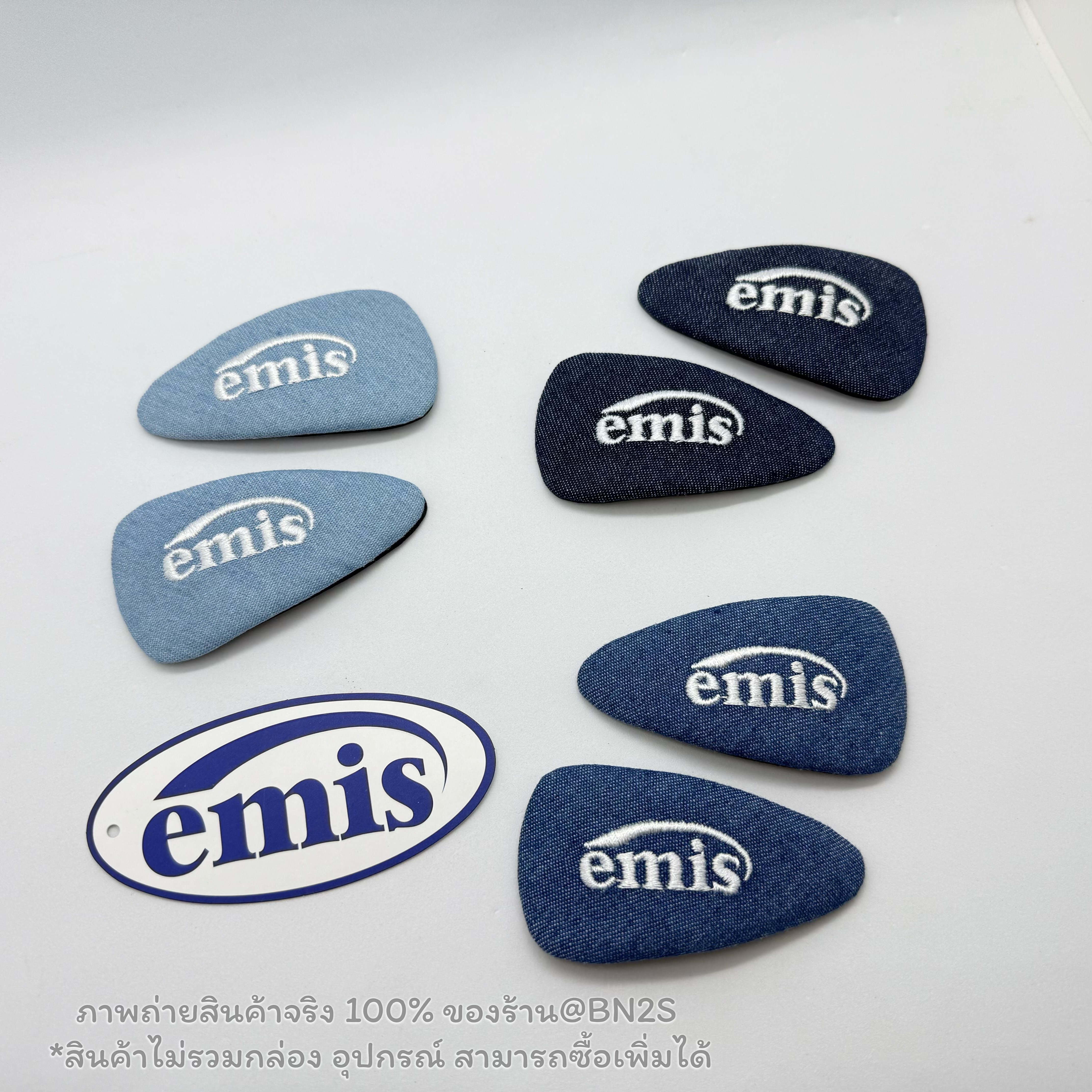 สีกรม | Emis New Logo Denim Wide Hairpin ที่หนีบผมอีมีส ผ้ายีนส์ตัวใหม่ ชนช๊อป มีให้เลือก 3 สีพร้อมส่งในไทย ไม่ต้องรอของนาน ขนาด 8x4 cm.