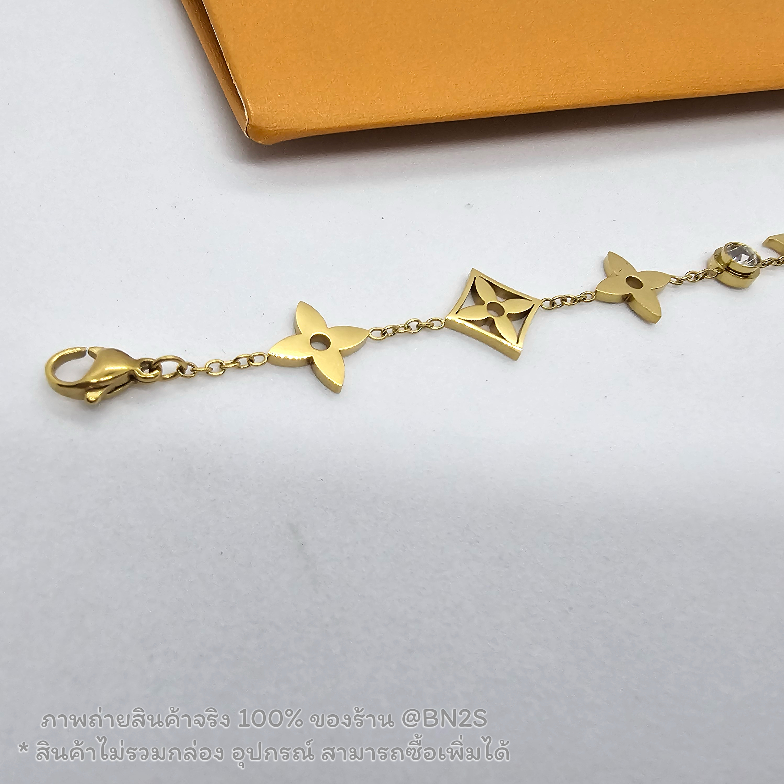 สร้อยข้อมือหลุยส์ Louis Vuitton Monogram Chain Bracelet อะไหล่สีทอง ประดับคริสตัล สายโซ่ ลายโมโนแกรม พร้อมส่งในไทย