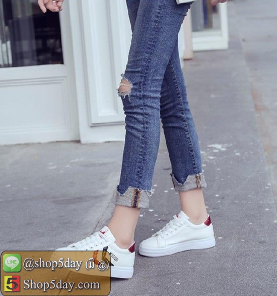 รองเท้าผ้าใบ สไตล์เกาหลี ตกแต่งลายเก๋ๆ (แถบแดง)