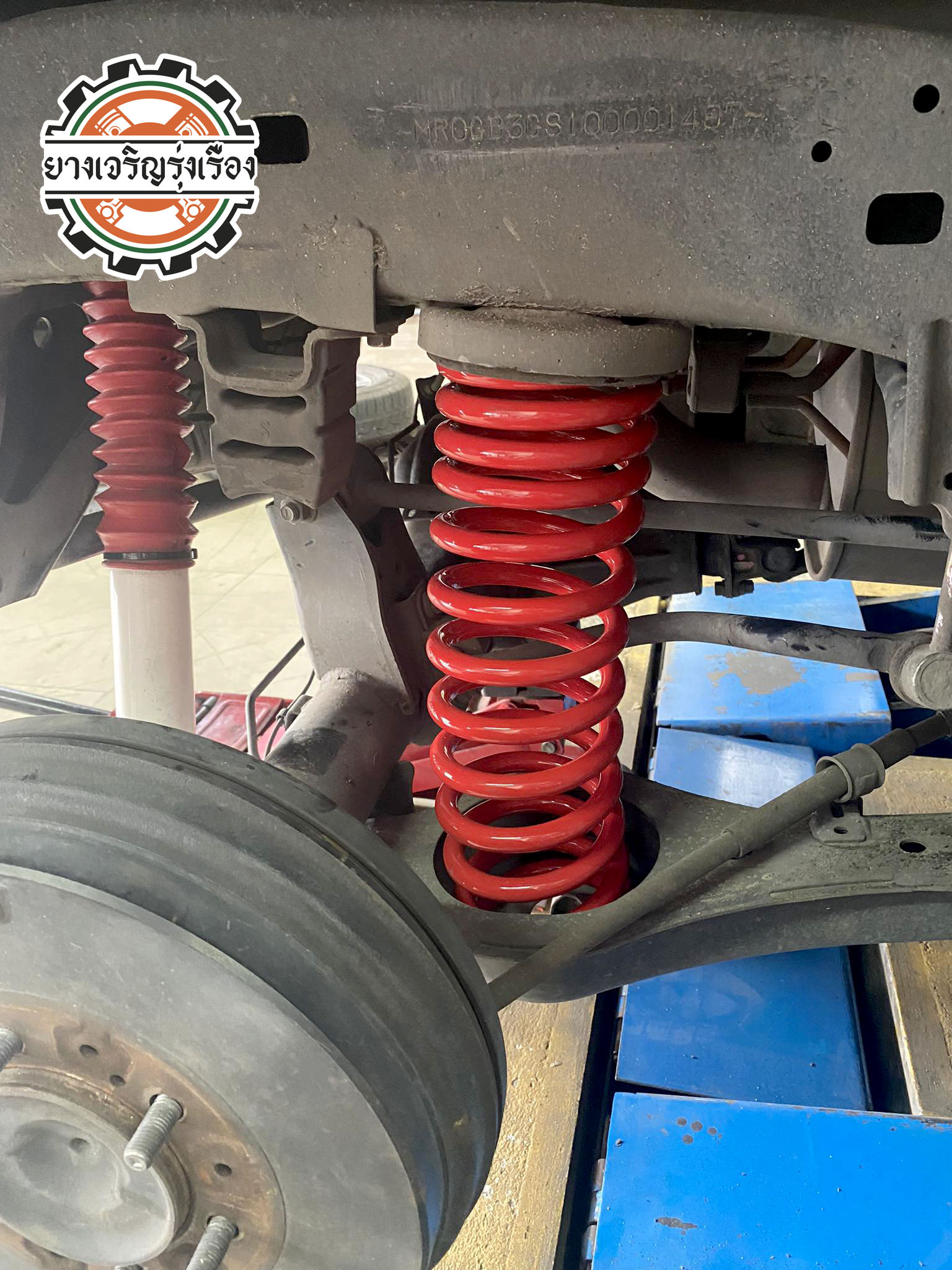 Toyota fortuner เติมของเพิ่ม Yss spring performance เพิ่มความกระชับขับสนุกขึ้น ใช้งานจับคู่กับโช๊คอัพ Yss dtg plus 7ระดับ นุ่มหนึบลงตัว [+] Yss DTG ทั้งชุด หน้าหลัง 🔩พร้อมบริการติดตั้ง + Set up ให้เหมาะกับยาง 🔩 ขับสนุกด้วยบริการ ตั้งศูนย์ละเอียดให้เหมาะกับการใช้งานและลักษณะของช่วงล่าง 𝙊𝙪𝙧 𝙎𝙚𝙧𝙫𝙞𝙘𝙚 บริการทางร้าน เรารับทำอะไรบ้าง 🔧 ติดตั้งยางแบบไร้รอย 100% 🔧 บริการสลับยาง ตามอายุ 🔧 มียางรถยนต์ทุกยี่ห้อให้เลือกซื้อ 🔧 เช็คช่วงล่าง แก้ปัญหาให้ตรงจุด 🔧 บริการล้างลิ้นปีกผีเสื้อ 🔧 บริการเช็คระยะรถยนต์ 🔧 เปลี่ยนถ่ายของเหลวทั้งระบบ 🔧 ตั้งศูนย์ด้วยเครื่อง HUNTER นำเข้าจาก USA สอบถามข้อมูลเพิ่มเติม หรือนัดหมายเข้ารับบริการ Tel : 08-6569-1915 Tel : 08-6544-5963 Line id : @88rw Tiktok : https://www.tiktok.com/@88rwycrr Youtube : https://youtube.com/@88rw Facebook : https://www.facebook.com/otaninon Location : https://goo.gl/maps/HrNUAZXPN94KvxZ98?coh=178573&entry=tt #รถยนต์มีปัญหาไม่รู้ต้องแก้ตรงไหน ทางเรายินดี ตรวจหาปัญหาและหาวิธีแก้ บอกลูกค้าก่อนลงมือทำเสมอราคาเป็นธรรมไม่เอาเปรียบ สบายใจคุณลูกค้า ---------------------------------- ดูแลให้คำปรึกษาทุกปัญหาคาใจ ไม่ทิ้งลูกค้า มีบริการหลังการขาย 【ให้ผู้เชี่ยวชาญของเรา ดูแลรถคุณ】 ร้านยางเจริญรุ่งเรือง ยินดีต้อนรับครับ ---------------------------------- #โช๊คอัพรถยนต์ #monroe #yss #kayaba #profender #ร้านยางเจริญรุ่งเรือง #นนทบุรี #งามวงศ์วาน #amsfix #บริการช่วงล่างรถยนต์ #ซ่อมบำรุงช่วงล่าง #เซทอัพโช๊คอัพรถยนต์