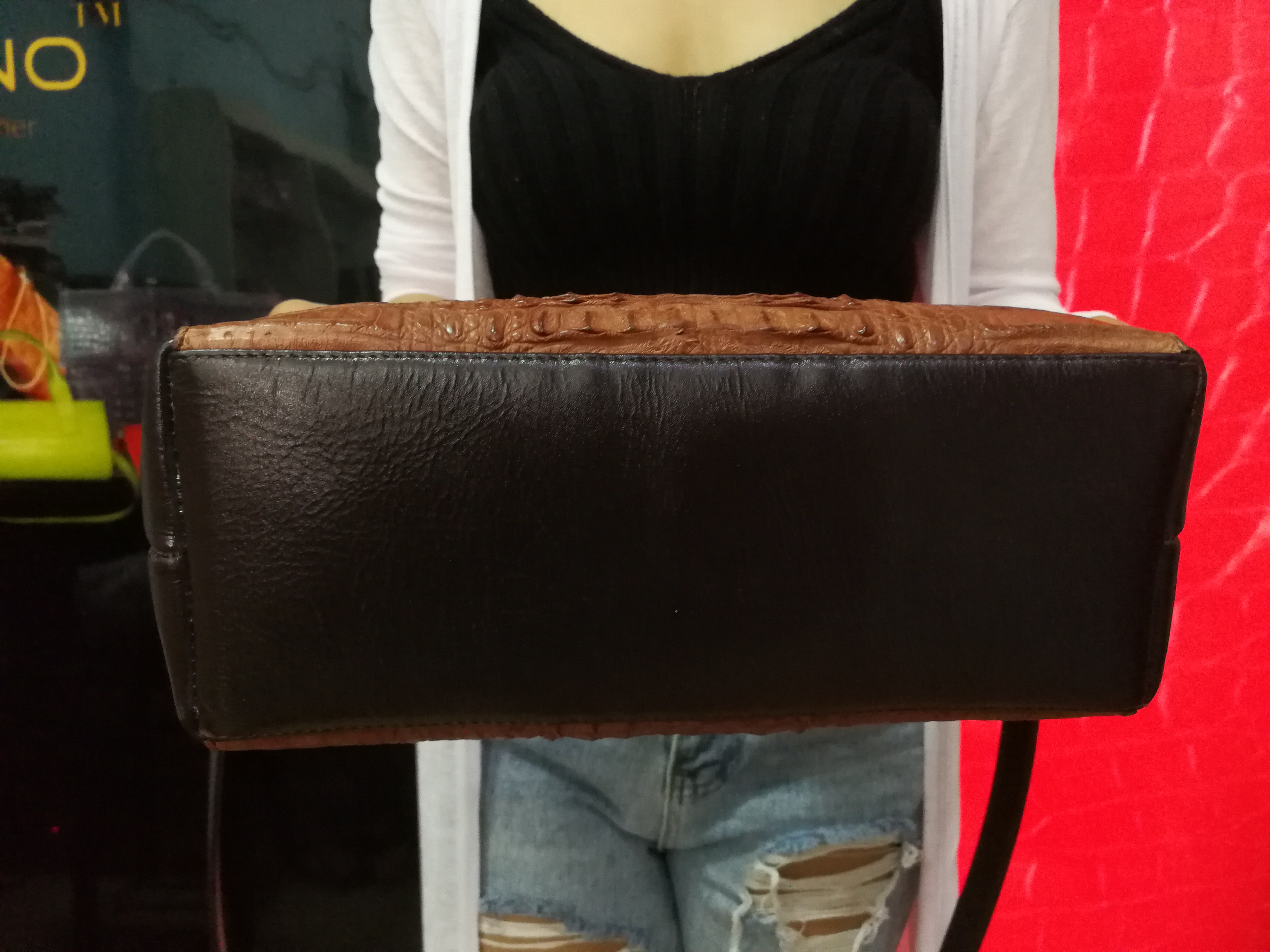 กระเป๋าถือหนังจระเข้แท้ สีน้ำตาลเข้ม รหัส CRW1217W-10-BR