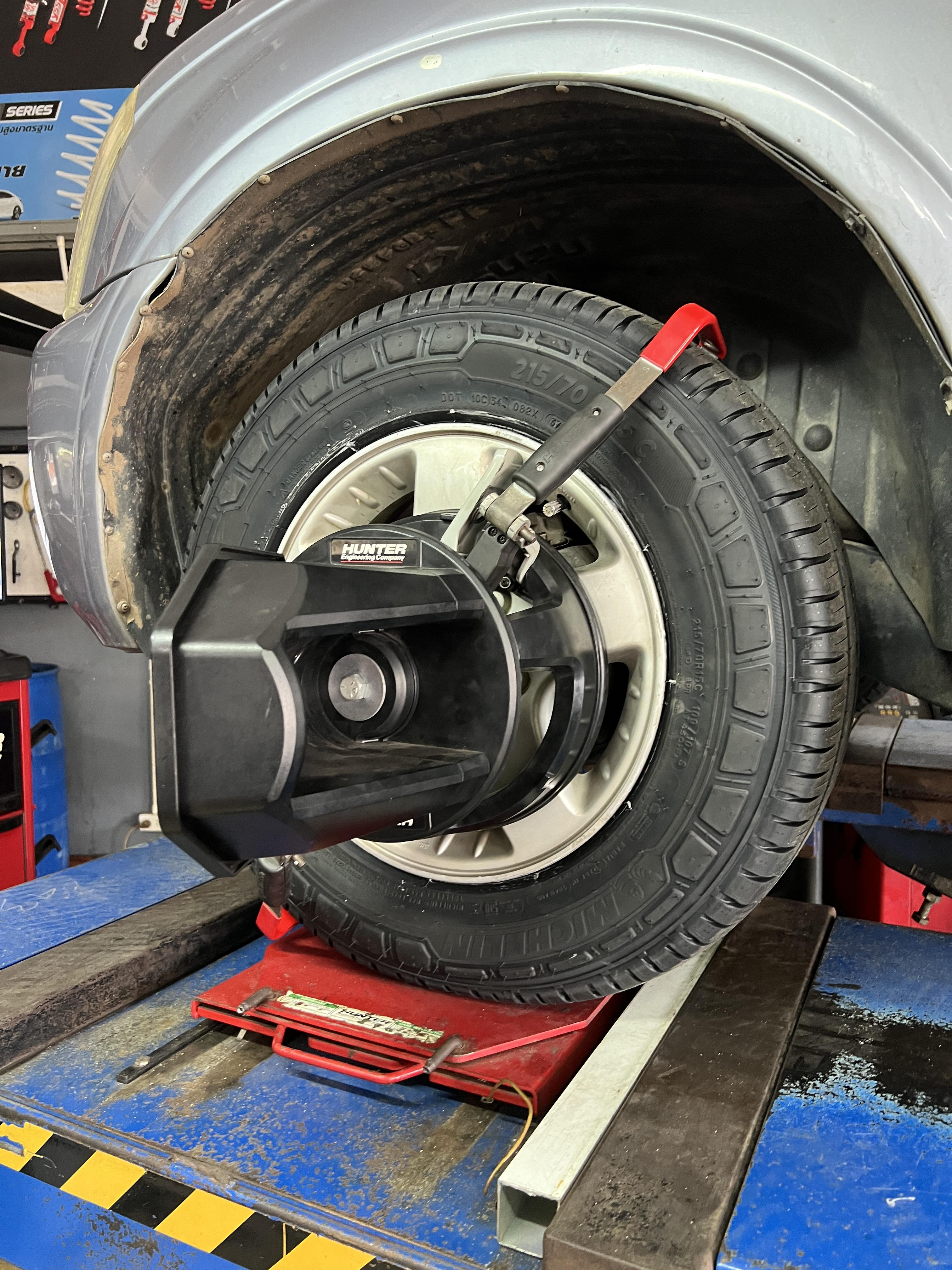 ISUZU DMAX เปลี่ยนยางรถยนต์ [+] Michelin algilis โทร : 08-6569-1915 บุ๊ก Line id : @88rw Location : https://goo.gl/maps/HrNUAZXPN94KvxZ98? รถยนต์มีปัญหาไม่รู้ต้องแก้ตรงไหน ทางเรายินดี ตรวจหาปัญหาและหาวิธีแก้ บอกลูกค้าก่อนลงมือทำเสมอด้วยราคาเป็นธรรม เวลาบริการ วันจันทร์-วันอาทิตย์ 09:00 น. - 17.30 น. #IsuzuDMax #MICHELIN #โช้คอัพ #ช่วงล่าง #โช๊ค #ยางรถยนต์