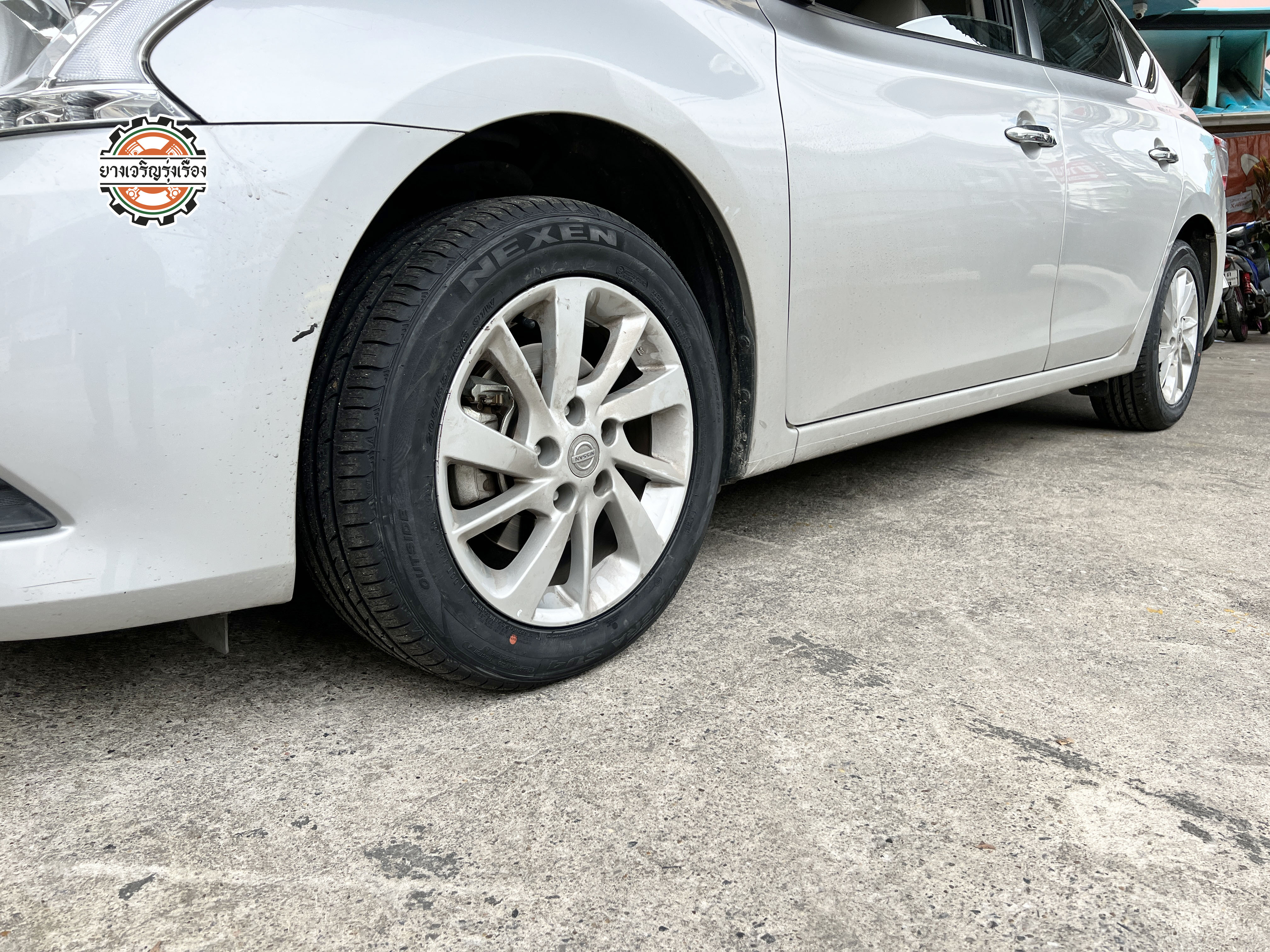 NISSAN SLYPHY เข้ารับบริการเปลี่ยนยางรถยนต์เน้นการใช้งานประจำวัน ราคาสบายกระเป๋า ☄️NEXEN TIRE N'FERA SU4 ขนาด 205/55R16 𝙊𝙪𝙧 𝙎𝙚𝙧𝙫𝙞𝙘𝙚 บริการทางร้าน เรารับทำอะไรบ้าง 🔧 ติดตั้งยางแบบไร้รอย 100% 🔧 บริการสลับยาง ตามอายุ 🔧 มียางรถยนต์ทุกยี่ห้อให้เลือกซื้อ 🔧 เช็คช่วงล่าง แก้ปัญหาให้ตรงจุด 🔧 บริการล้างลิ้นปีกผีเสื้อ 🔧 บริการเช็คระยะรถยนต์ 🔧 เปลี่ยนถ่ายของเหลวทั้งระบบ 🔧 ตั้งศูนย์ด้วยเครื่อง HUNTER นำเข้าจาก USA สอบถามข้อมูลเพิ่มเติม หรือนัดหมายเข้ารับบริการ Tel : 08-6569-1915 Tel : 08-6544-5963 Line id : @88rw Tiktok : https://www.tiktok.com/@88rwycrr Youtube : https://youtube.com/@88rw Facebook : https://www.facebook.com/88rwtire Location : https://goo.gl/maps/HrNUAZXPN94KvxZ98?coh=178573&entry=tt #รถยนต์มีปัญหาไม่รู้ต้องแก้ตรงไหน ทางเรายินดี ตรวจหาปัญหาและหาวิธีแก้ บอกลูกค้าก่อนลงมือทำเสมอราคาเป็นธรรมไม่เอาเปรียบ สบายใจคุณลูกค้า ---------------------------------- ดูแลให้คำปรึกษาทุกปัญหาคาใจ ไม่ทิ้งลูกค้า มีบริการหลังการขาย 【ให้ผู้เชี่ยวชาญของเรา ดูแลรถคุณ】 ร้านยางเจริญรุ่งเรือง ยินดีต้อนรับครับ ---------------------------------- #โช๊คอัพรถยนต์ #monroe #yss #kayaba #profender #ร้านยางเจริญรุ่งเรือง #นนทบุรี #งามวงศ์วาน #amsfix #บริการช่วงล่างรถยนต์ #ซ่อมบำรุงช่วงล่าง #เซทอัพโช๊คอัพรถยนต์
