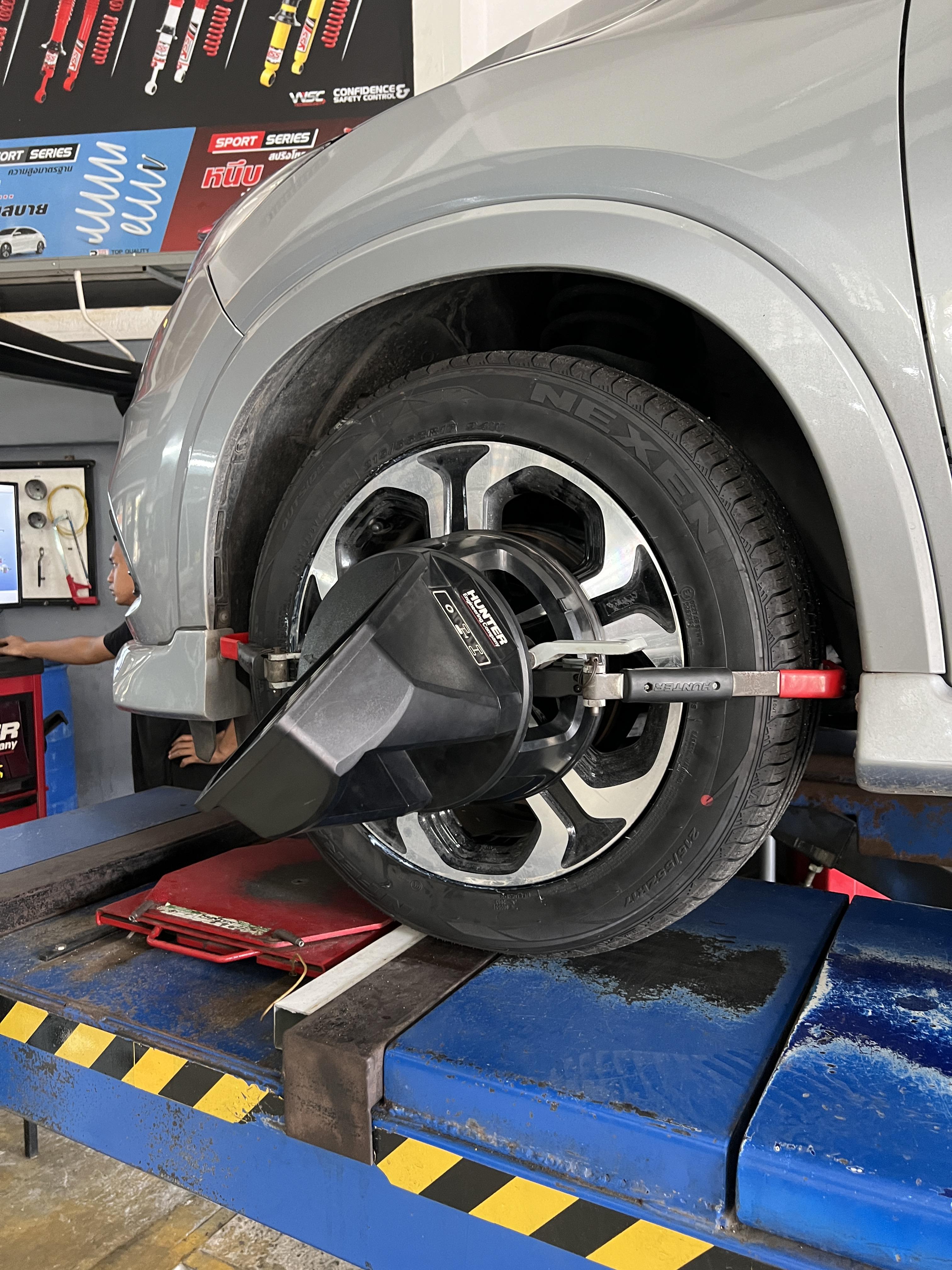 HONDA HRV เปลี่ยนยางรถยนต์ [+] Nexen su4 โทร : 08-6569-1915 บุ๊ก Line id : @88rw Location : https://goo.gl/maps/HrNUAZXPN94KvxZ98? รถยนต์มีปัญหาไม่รู้ต้องแก้ตรงไหน ทางเรายินดี ตรวจหาปัญหาและหาวิธีแก้ บอกลูกค้าก่อนลงมือทำเสมอด้วยราคาเป็นธรรม เวลาบริการ วันจันทร์-วันอาทิตย์ 09:00 น. - 17.30 น. #hondahrv #nexentires #โช้คอัพ #ช่วงล่าง #โช๊ค #ยางรถยนต์