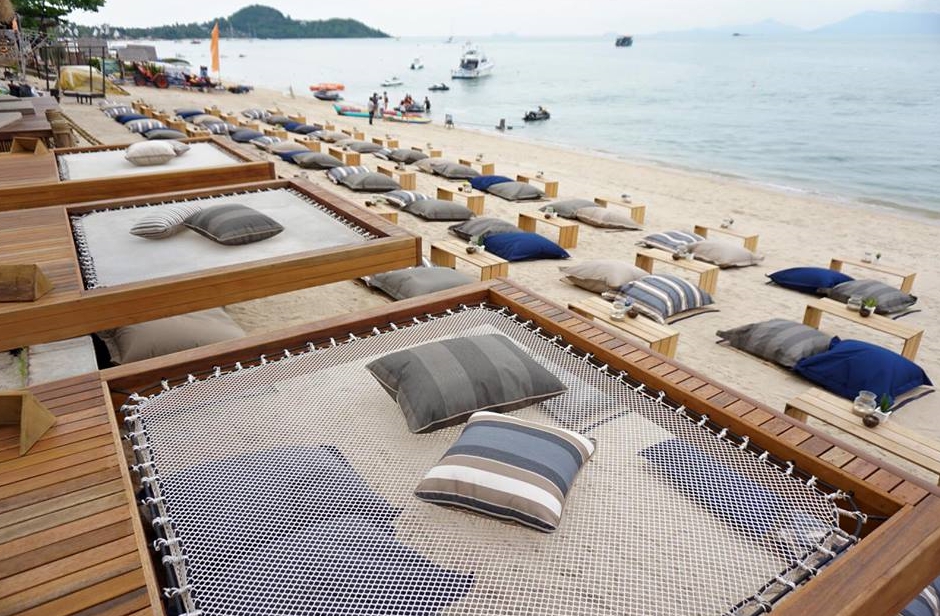 รุ่น HappyWhite (มีเชือกเซฟตี้รองด้านล่าง) ตาข่ายนั่งเล่นในคาเฟ่ พร้อมเชือกติดตั้งในชุด