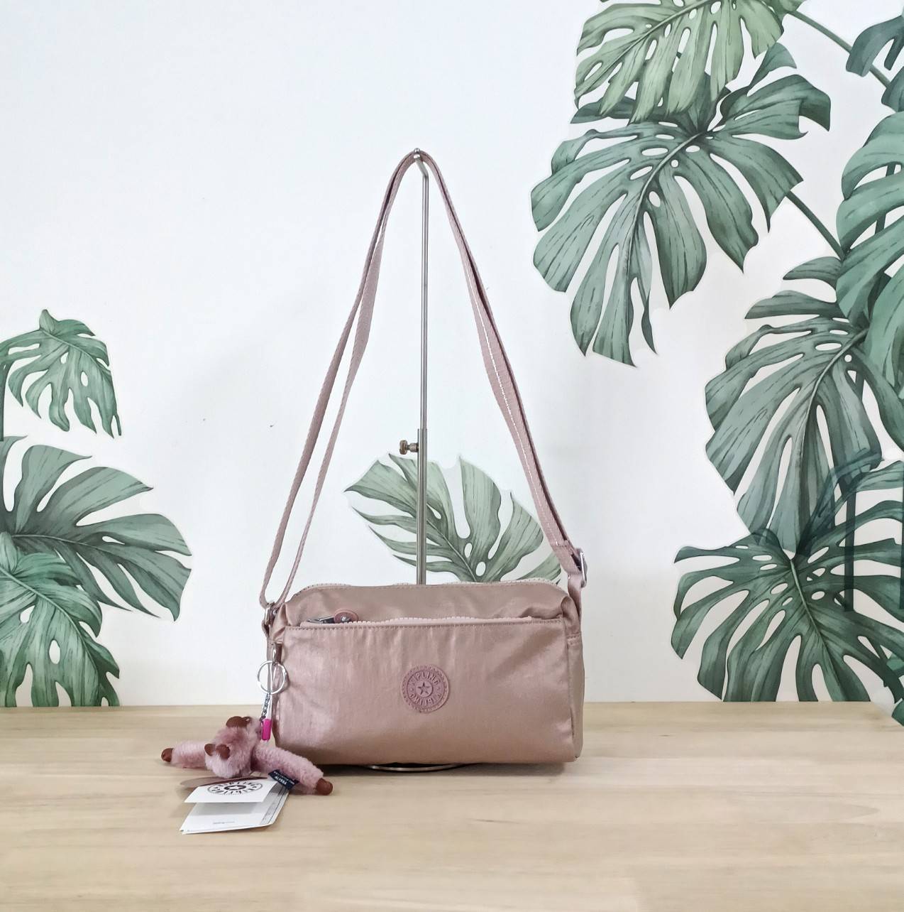 KIPLING คิปลิ้ง K16217 Seoul up sling bag คิปลิง กระเป๋าสะพายไหล่