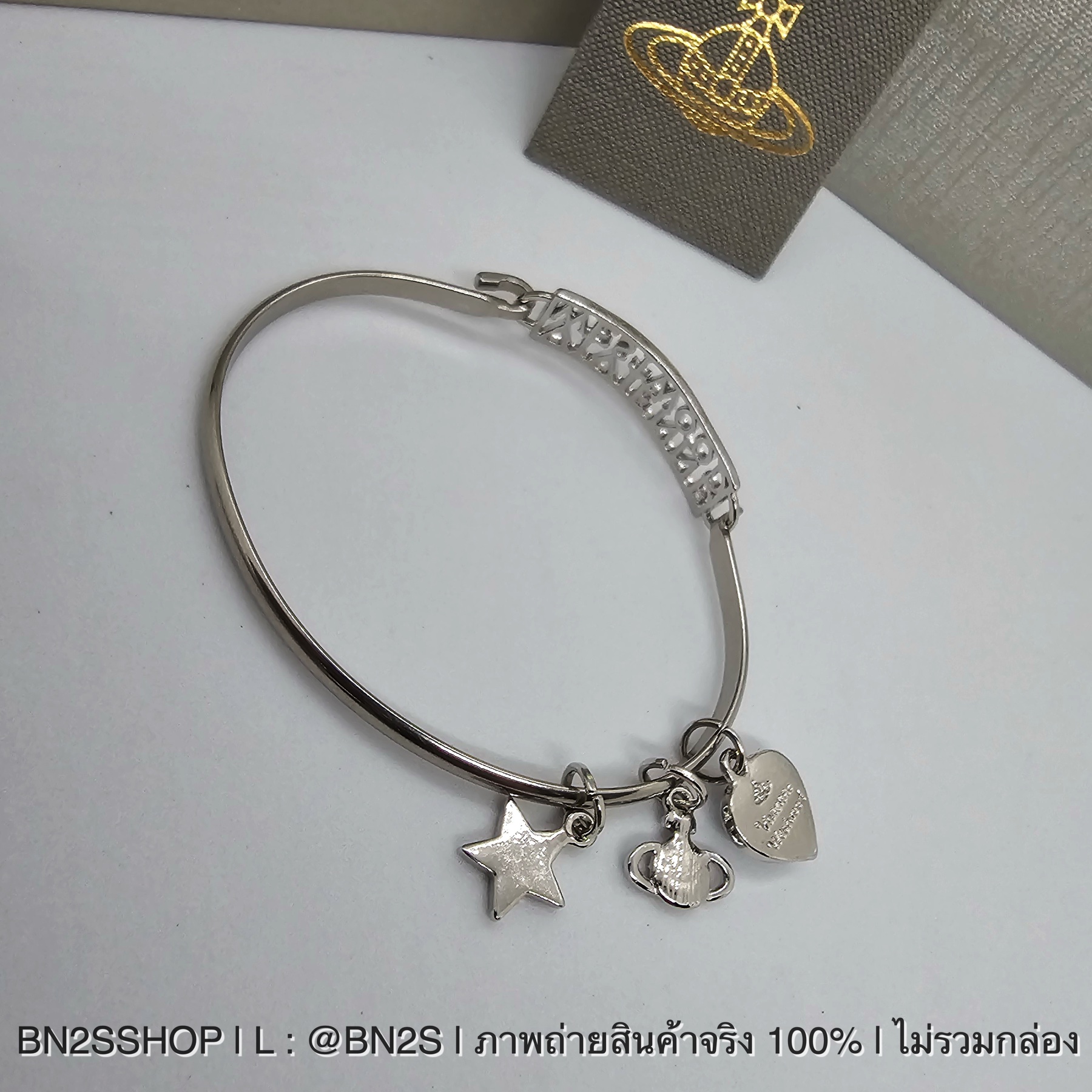 Vivienne Westwood Charm กำไลข้อมือสีเงิน ห้อจี้ดาวเสาร์ ดาวสีขาว งานสวย พร้อมส่ง