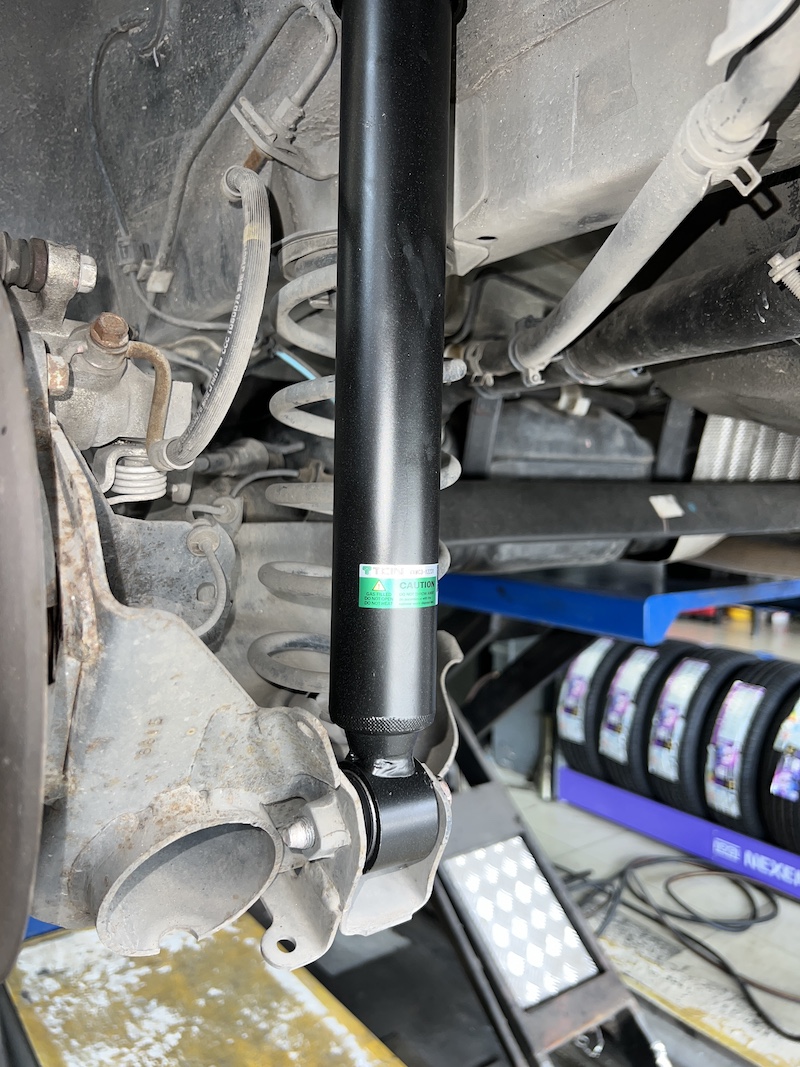 Mazda 2 Diesel ติดตั้งโช้คอัพ Tein EnduraPro Basic พร้อมอะไหล่ส่วนควบใหม่ทั้งหมด สิ่งที่จะได้รับหลังจากติดตั้ง: ฟีลลิ่งหนึบแน่นสไตล์ญี่ปุ่น: โช้คอัพ Tein EnduraPro Basic ให้ความหนึบแน่นที่เหนือกว่าโช้คเดิม แต่ยังคงความนุ่มนวลไว้ เทคโนโลยี H.B.S.: ช่วยดูดซับแรงกระแทกในจังหวะยุบตัวสุด ลดอาการกระดอนเมื่อเจอหลุมหรือคอสะพาน คุณภาพมาตรฐาน OEM: ผลิตจากวัสดุคุณภาพสูง ทนทาน และติดตั้งแทนของเดิมได้ทันที ไม่ต้องดัดแปลง ความมั่นคงที่เพิ่มขึ้น: รถทรงตัวได้นิ่งขึ้น เข้าโค้งมั่นใจ ลดอาการโคลงเคลง เหมาะกับสมรรถนะของเครื่องยนต์ดีเซล เหมาะสำหรับใคร? เจ้าของ Mazda 2 Diesel ที่ต้องการความหนึบและมั่นคงในการขับขี่ประจำวัน ผู้ที่ต้องการอัปเกรดความทนทานและความปลอดภัยของช่วงล่าง โดยไม่ต้องการโหลดเตี้ย 👉 สำหรับเจ้าของ Mazda 2 ที่อยากได้ฟีลลิ่งขับขี่ที่มั่นใจกว่าเดิม Tein EnduraPro Basic คือคำตอบ! 📌 สอบถามข้อมูลเพิ่มเติม หรือนัดหมายเข้ารับบริการ ☎️ : 08-6569-1915 ☎️ : 08-6544-5963 💬 Line id : @88rw 📍 Location : https://goo.gl/maps/HrNUAZXPN94KvxZ98 🌐 Facebook : https://www.facebook.com/88rwtire #Mazda #Mazda2 #SkyactivDiesel #Tein #EnduraPro #โช้คอัพ #ช่วงล่าง #ยางเจริญรุ่งเรือง #นนทบุรี #งามวงศ์วาน