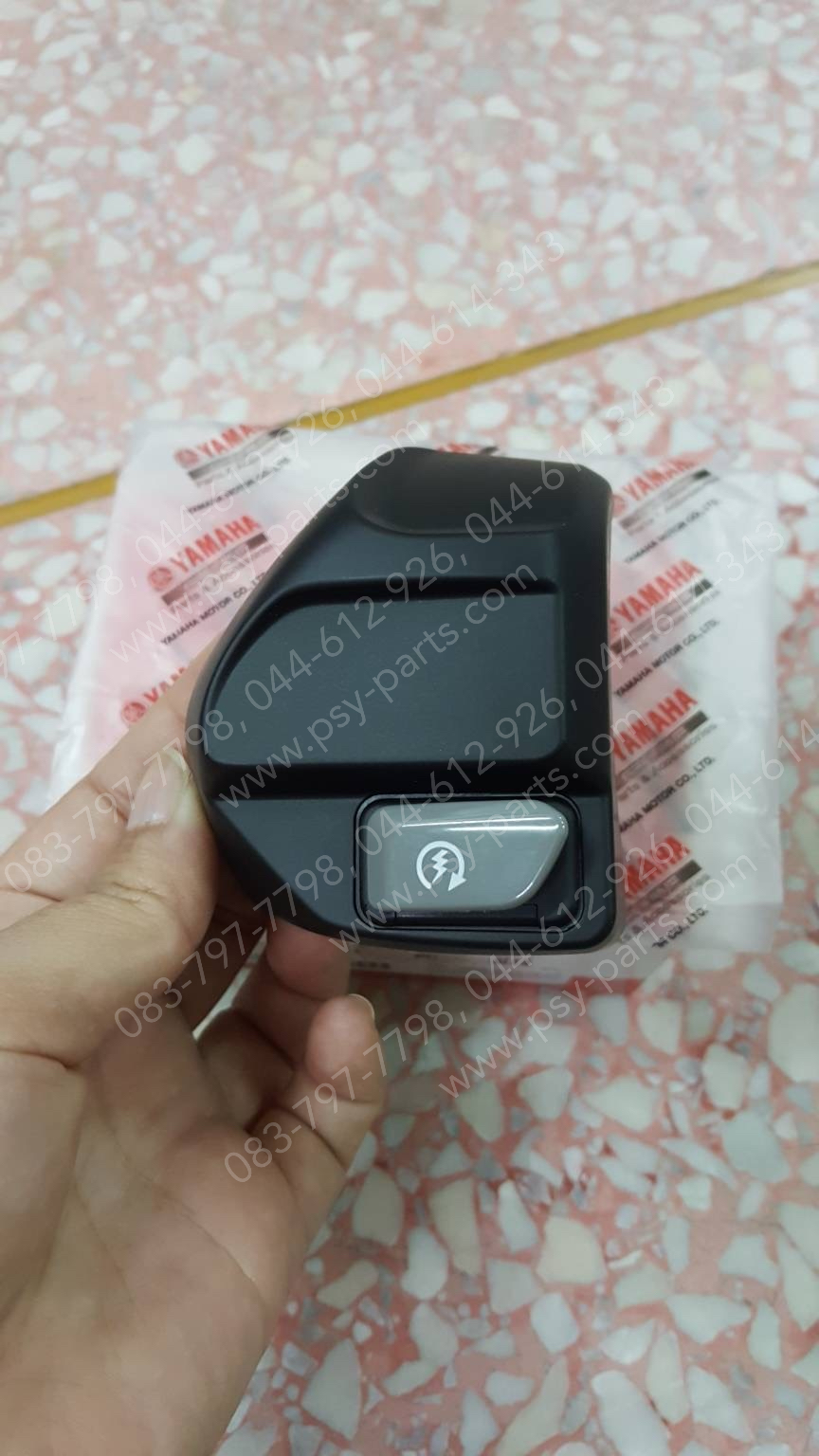 สวิทช์แฮนด์ AEROX แท้ๆ ขวา BF6-H3976-00