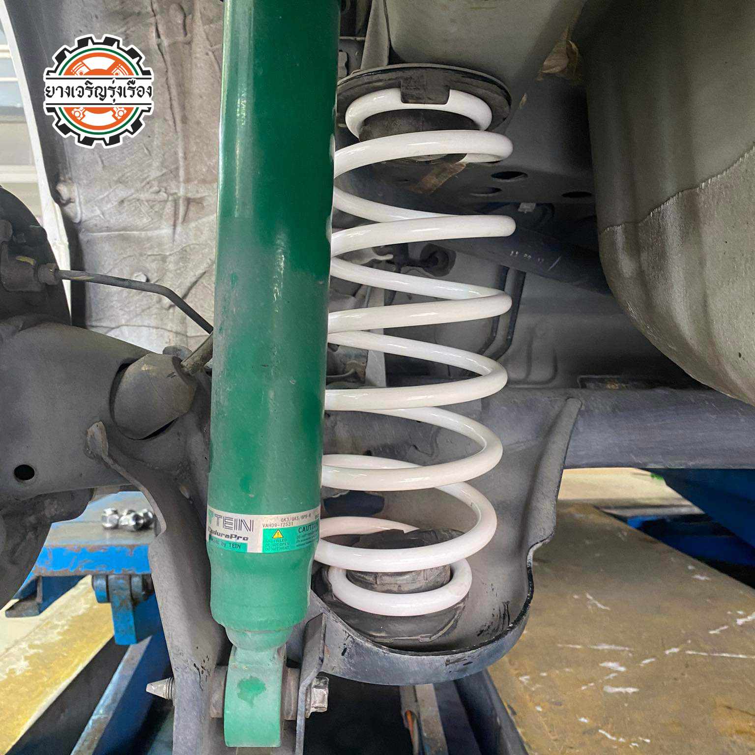 HONDA JAZZ GK เปลี่ยนสปริงอัพเกรด เพิ่มความนุ่ม หนึบ [+] YSS SPRING COMFORT *เพื่อความสะดวกในการรับบริการ นัดหมายเวลาก่อนเข้ารับบริการทุกครั้งครับ 𝙊𝙪𝙧 𝙎𝙚𝙧𝙫𝙞𝙘𝙚 บริการทางร้านเรารับทำอะไรบ้าง 🔧 มียางรถยนต์ทุกยี่ห้อให้เลือกซื้อ 🔧 โช้คอัพ สปริง 🔧 เช็คช่วงล่าง แก้ปัญหาให้ตรงจุด 🔧 ติดตั้งยางแบบไร้รอย 100% 🔧 บริการสลับยาง ตามอายุ 🔧 บริการล้างลิ้นปีกผีเสื้อ 🔧 บริการเช็คระยะรถยนต์ 🔧 เปลี่ยนถ่ายของเหลวทั้งระบบ 🔧 ตั้งศูนย์ด้วยเครื่อง HUNTER นำเข้าจาก USA สอบถามข้อมูลเพิ่มเติม หรือนัดหมายเข้ารับบริการ ☎️ : 08-6569-1915 ☎️ : 08-6544-5963 Line id : @88rw Tiktok : https://www.tiktok.com/@88rwycrr Youtube : https://youtube.com/@88rw Facebook : https://www.facebook.com/88rwtire Location : https://goo.gl/maps/HrNUAZXPN94KvxZ98?coh=178573&entry=tt #รถยนต์มีปัญหาไม่รู้ต้องแก้ตรงไหน ทางเรายินดี ตรวจหาปัญหาและหาวิธีแก้ บอกลูกค้าก่อนลงมือทำเสมอราคาเป็นธรรมไม่เอาเปรียบ สบายใจคุณลูกค้า ร้านยางเจริญรุ่งเรือง ยินดีต้อนรับครับ