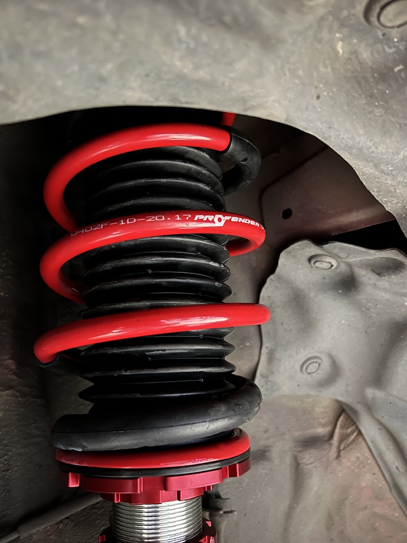 🚘 Mazda 2 Skyactiv x Profender Drift Series “หนึบกำลังดี นุ่มกำลังใช่ ขับทุกวันสบาย ไม่จุก ไม่จั๊ม” ลูกค้า Mazda 2 Skyactiv เลือกอัปเกรดช่วงล่างใหม่ด้วย Profender Drift Series + ปรับได้ 16 ระดับ ทั้งหน้า–หลัง + จัดทรงเล็กน้อย ไม่โหลดมาก แต่ได้ฟีลลิ่งที่ลงตัว + เหมาะสำหรับใช้งานประจำวัน ขับในเมืองก็สบาย วิ่งทางไกลก็มั่นใจ + จุดเด่นหลังติดตั้ง นุ่มนวล ไม่เด้ง ไม่โดด เข้าโค้งมั่นใจ รถเกาะถนนดีขึ้น ไม่แข็งกระด้างจนรบกวนผู้โดยสาร ได้สมดุลระหว่าง “ความสบาย” และ “ความหนึบ” 📌 เหมาะสำหรับคนใช้รถทุกวัน ที่อยากได้ฟีลลิ่งแน่นขึ้นกว่าโช้คเดิม แต่ยังคงความสบาย ไม่ทำให้ชีวิตประจำวันลำบาก สอบถามข้อมูลเพิ่มเติม หรือนัดหมายเข้ารับบริการ ☎️ : 08-6569-1915 ☎️ : 08-6544-5963 Line id : @88rw Facebook : https://www.facebook.com/88rwtire Location : https://goo.gl/maps/HrNUAZXPN94KvxZ98 #Mazda2skyactive #Profender #ยางรถยนต์นนทบุรี #ช่วงล่างรถยนต์ #โช้คอัพรถยนต์