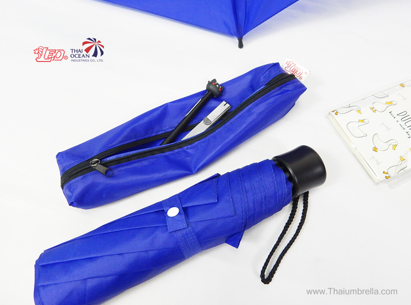 Leo ร่มพับ 3 ตอน สีพื้นน้ำเงิน เข้าได้กับทุกชุดเสื้อผ้า พร้อมกระเป๋าใส่ร่ม พกง่าย