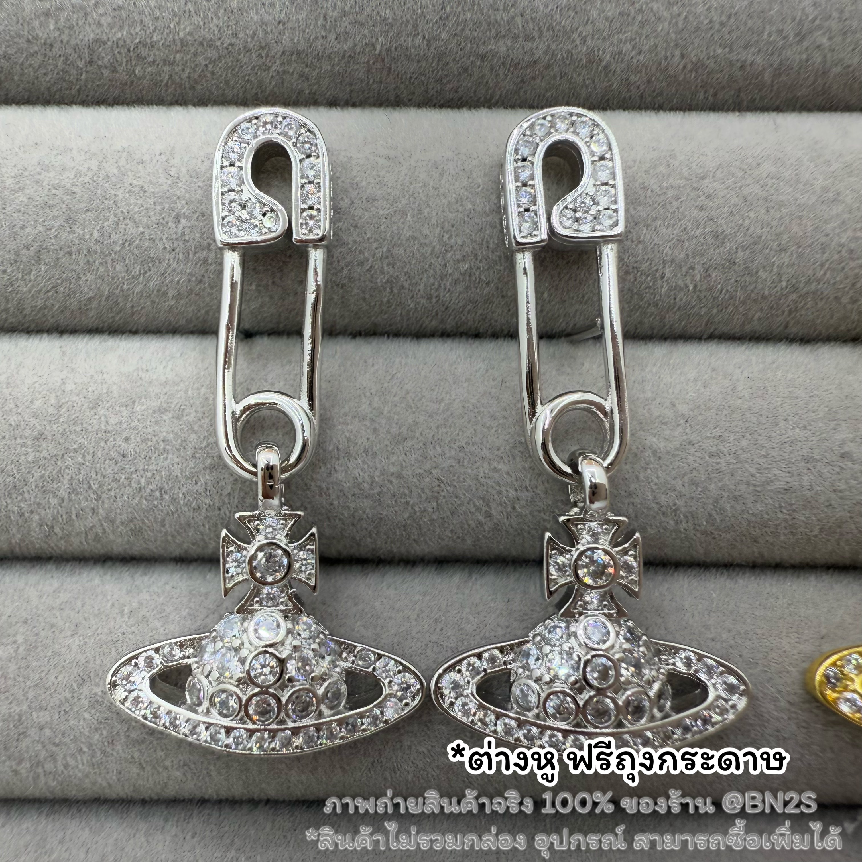อะไหล่เงิน | Vivienne Westwood Lucrece Earrings ต่างหูวิเวียน รุ่นเข็มกลัด ห้อยจี้ดาวเสาร์ งานออริ สวยสุด