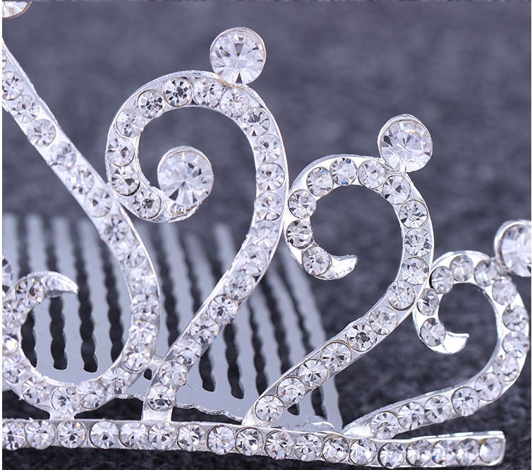 มงกุฏ ประดับเพชรแวววาวสวยงาม ขนาดกว้าง12สูง 6ซม. แบบหวีปักง่าย #พร้อมส่ง