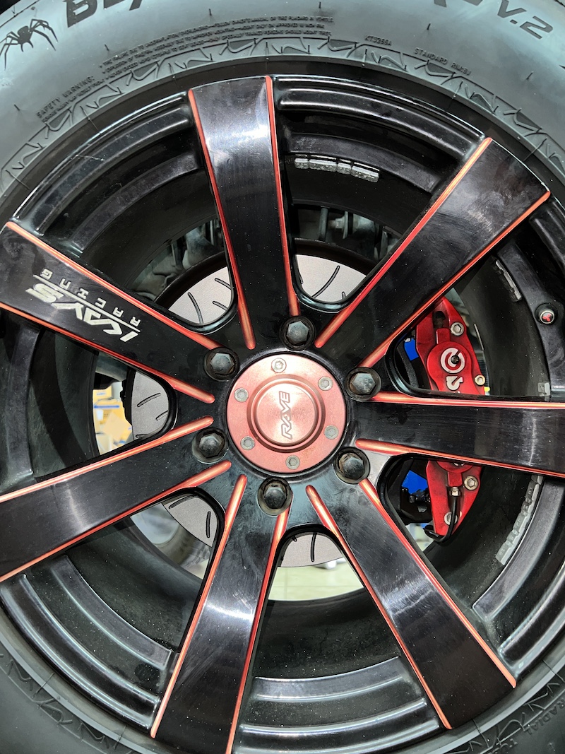 Mitsubishi Pajero 2013 | อัปเกรดจานเบรกและผ้าเบรก Racetech | เบรกหนึบ มั่นใจ ปลอดภัยกว่า - ยางเจริญรุ่งเรือง Mitsubishi Pajero 2013 ที่รู้สึกว่าเบรกเดิมเริ่มไม่ทันใจ, เบรกแล้วลื่น, หรือต้องการความปลอดภัยสูงสุดสำหรับการเดินทางไกล... ถึงเวลาอัปเกรดระบบเบรกทั้งชุดด้วย Racetech! เราจัดเต็มชุดเบรกคุณภาพสูง เพื่อความมั่นใจที่เหนือกว่า! ✅ จานเบรก Racetech: จานเบรกสมรรถนะสูง ช่วยระบายความร้อนได้ดีเยี่ยม ลดโอกาสจานโก่ง ✅ ผ้าเบรก Racetech: ผ้าเบรก Performance Street ที่ให้แรงเบรกหนึบแน่น ทนความร้อนสูงถึง 650°C ✅ เบรกสั้น คุมอยู่: ให้ประสิทธิภาพการหยุดรถที่เหนือกว่า OEM อย่างชัดเจน มั่นใจได้ทุกครั้งที่เหยียบ ✅ พร้อมบริการเจียรจาน: ติดตั้งโดยทีมช่างผู้เชี่ยวชาญ พร้อมบริการ ตั้งศูนย์ เพื่อให้รถคุณปลอดภัย 100% สิ่งที่จะได้รับหลังจากติดตั้ง: ความปลอดภัยเต็มพิกัด: ระบบเบรกที่ตอบสนองรวดเร็วและสม่ำเสมอ การควบคุมที่มั่นใจ: เบรกแล้วรถไม่เป๋ ไม่วูบวาบ แม้เบรกกระทันหัน คุ้มค่าทนทาน: วัสดุคุณภาพสูง ยืดอายุการใช้งานของระบบเบรก 👉 อย่ามองข้ามความปลอดภัย! อัปเกรดชุดเบรก Racetech กับเราวันนี้ครับ 📌 สอบถามข้อมูลเพิ่มเติม หรือนัดหมายเข้ารับบริการ ☎️ : 08-6569-1915 ☎️ : 08-6544-5963 💬 Line id : @88rw 📍Location : https://goo.gl/maps/HrNUAZXPN94KvxZ98 🌐 Facebook : https://www.facebook.com/88rwtire