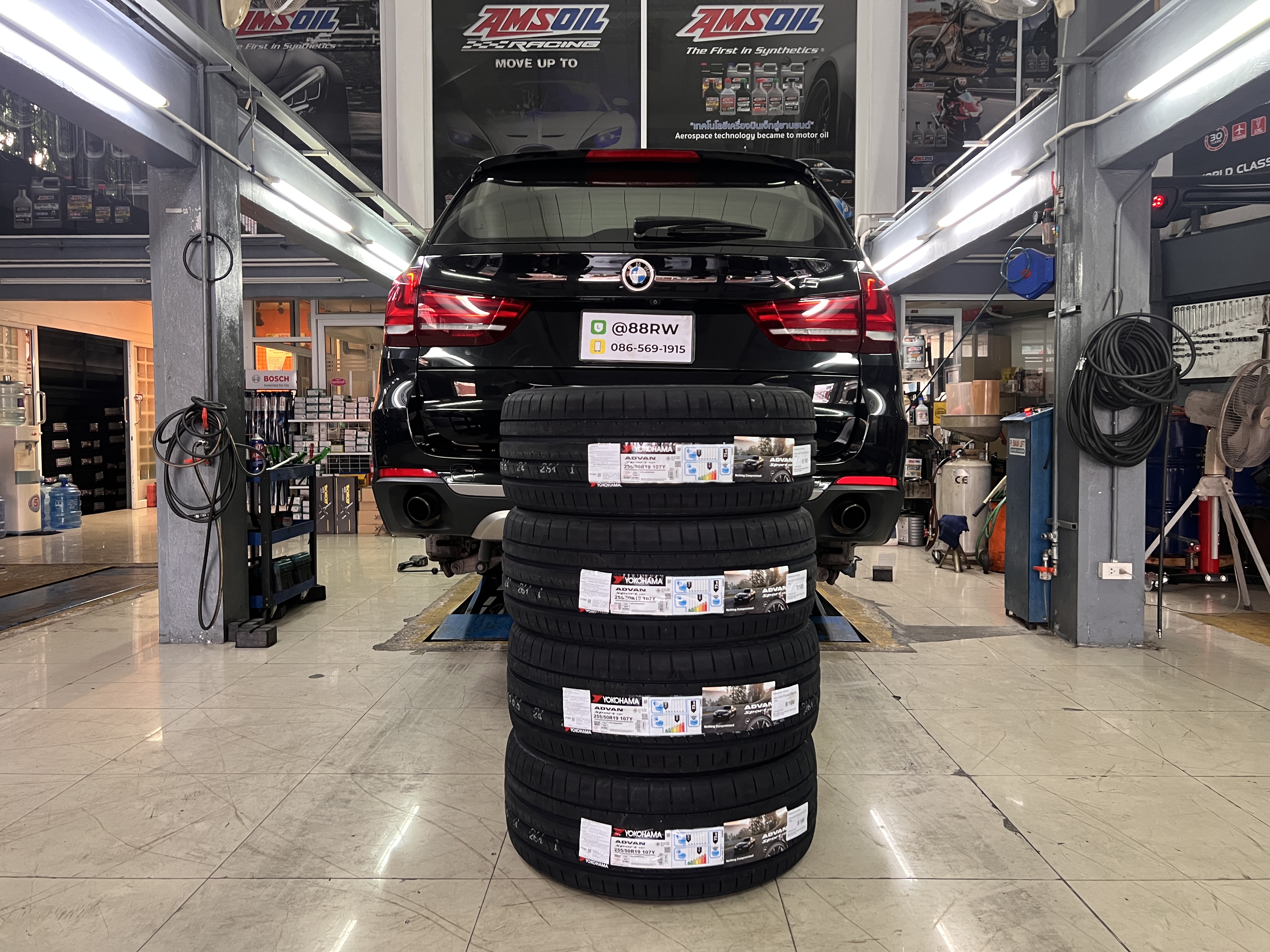 BMW X5 เปลี่ยนยางรถยนต์ [+] YOKOHAMA ADVAN V107 ขนาด 255/50R19 *เพื่อความสะดวกในการรับบริการ นัดหมายเวลาก่อนเข้ารับบริการทุกครั้งครับ 𝙊𝙪𝙧 𝙎𝙚𝙧𝙫𝙞𝙘𝙚 บริการทางร้านเรารับทำอะไรบ้าง 🔧 ติดตั้งยางแบบไร้รอย 100% 🔧 บริการสลับยาง ตามอายุ 🔧 มียางรถยนต์ทุกยี่ห้อให้เลือกซื้อ 🔧 เช็คช่วงล่าง แก้ปัญหาให้ตรงจุด 🔧 บริการล้างลิ้นปีกผีเสื้อ 🔧 บริการเช็คระยะรถยนต์ 🔧 เปลี่ยนถ่ายของเหลวทั้งระบบ 🔧 ตั้งศูนย์ด้วยเครื่อง HUNTER นำเข้าจาก USA สอบถามข้อมูลเพิ่มเติม หรือนัดหมายเข้ารับบริการ ☎️ : 08-6569-1915 ☎️ : 08-6544-5963 Line id : @88rw Tiktok : https://www.tiktok.com/@88rwycrr Youtube : https://youtube.com/@88rw Facebook : https://www.facebook.com/88rwtire Location : https://goo.gl/maps/HrNUAZXPN94KvxZ98?coh=178573&entry=tt #รถยนต์มีปัญหาไม่รู้ต้องแก้ตรงไหน ทางเรายินดี ตรวจหาปัญหาและหาวิธีแก้ บอกลูกค้าก่อนลงมือทำเสมอราคาเป็นธรรมไม่เอาเปรียบ สบายใจคุณลูกค้า ร้านยางเจริญรุ่งเรือง ยินดีต้อนรับครับ