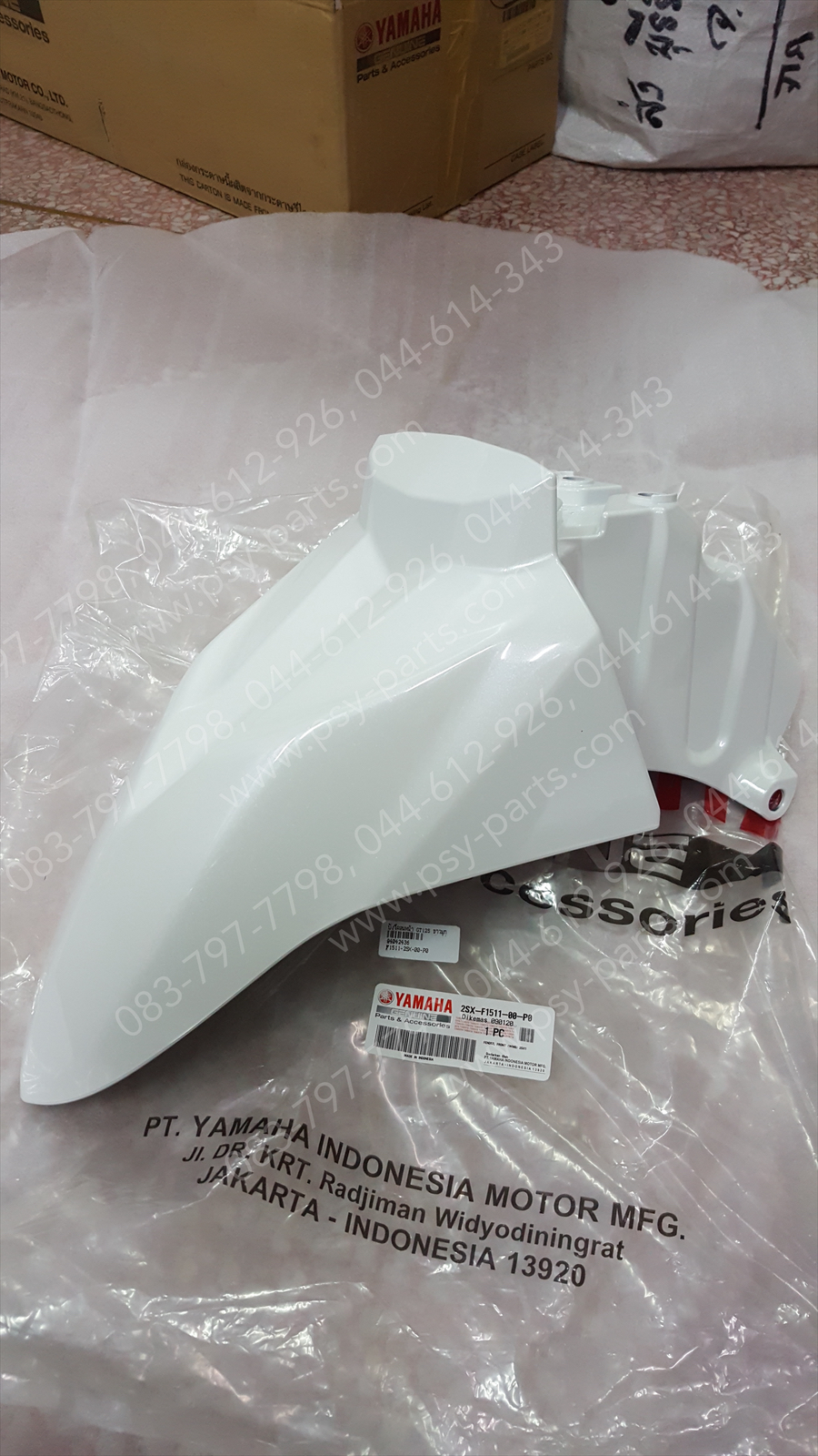 บังโคลนหน้า GT 125 แท้ๆ สีขาวมุก 2SX-F1511-00-P0