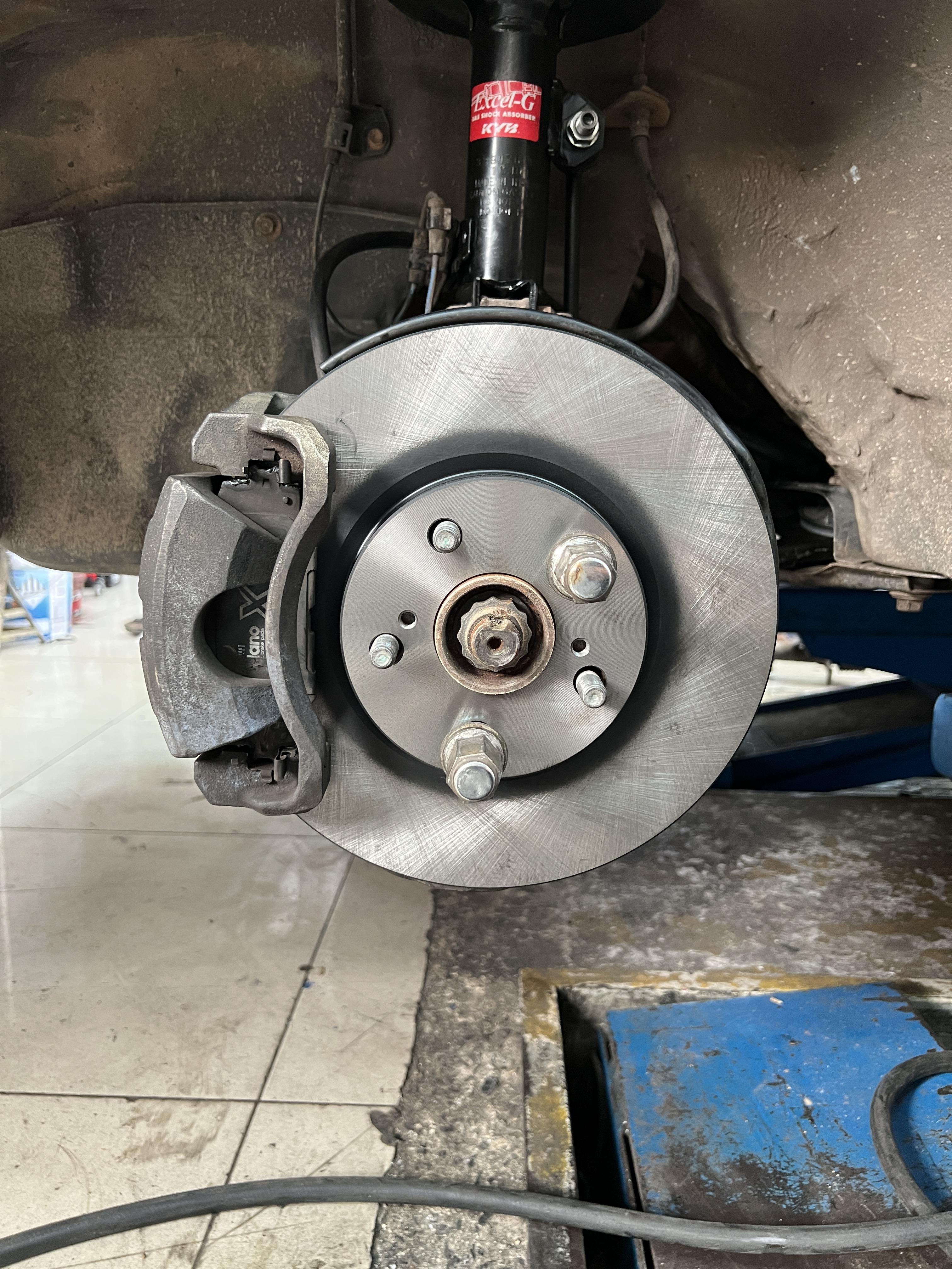 TOYOTA ALTIS 2008 เข้ารับบริการเปลี่ยนโช้คอัพ และซ่อมบำรุงช่วงล่าง [+] KAYABA EXCELG [+] จานเบรก TRW อัพเกรดไม่เซาะร่อง [+] ลูกหมากตอง5 ญี่ปุ่น [+] ปีกนกล่าง Location : https://goo.gl/maps/HrNUAZXPN94KvxZ98? รถยนต์มีปัญหาไม่รู้ต้องแก้ตรงไหน ทางเรายินดี ตรวจหาปัญหาและหาวิธีแก้ บอกลูกค้าก่อนลงมือทำเสมอด้วยราคาเป็นธรรม เวลาบริการ วันจันทร์-วันอาทิตย์ 09:00 น. - 17.30 น. #ToyotaAltis #trwจานเบรก #ลูกหมากตอง5แท้ #ปีกนกล่าง #โช้คอัพ #ช่วงล่าง #โช๊ค #ยางรถยนต์