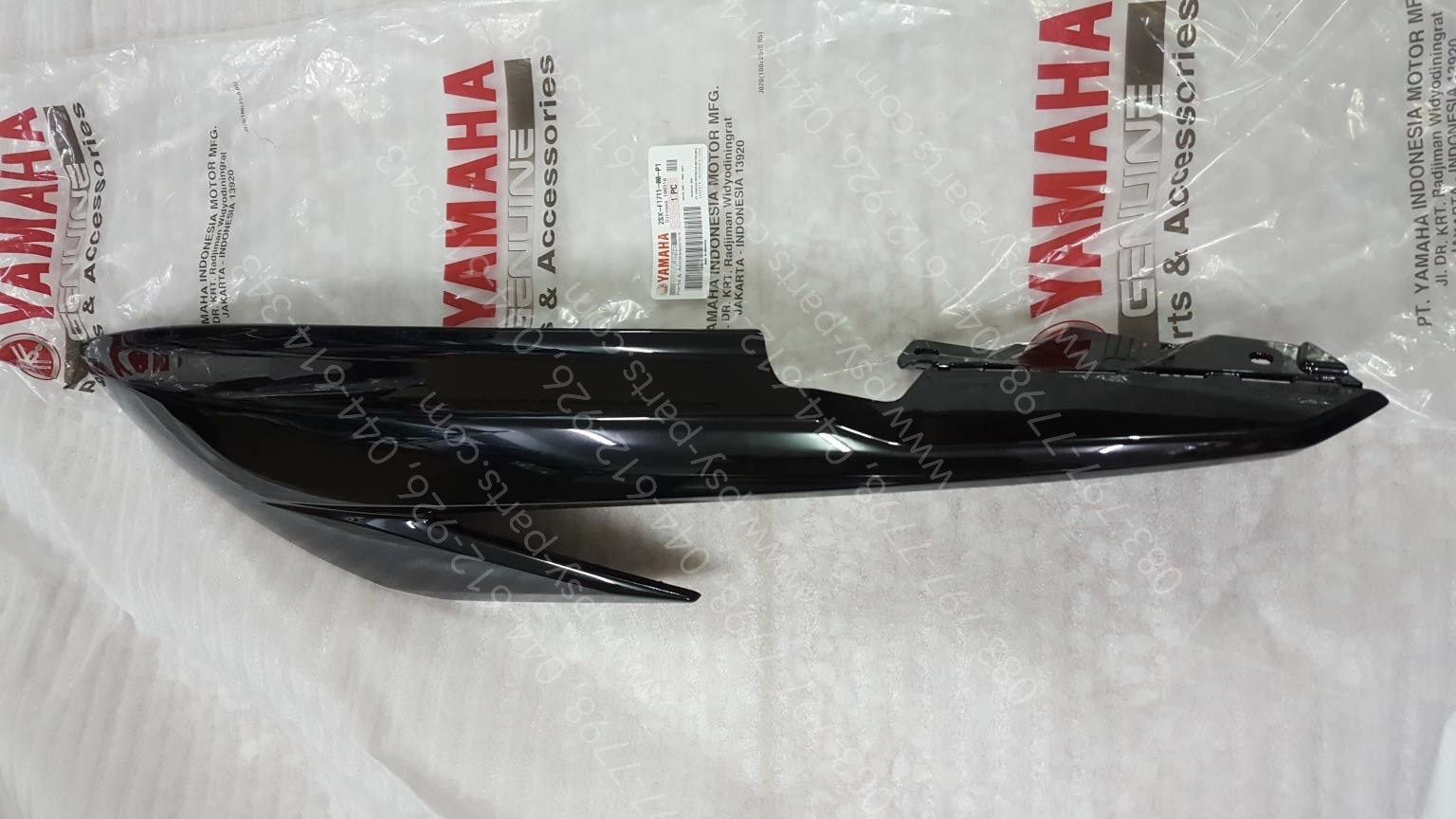 ฝาครอบข้างซ้าย GT 125 แท้ๆ สีดำเงา 2SX-F1711-00-P1