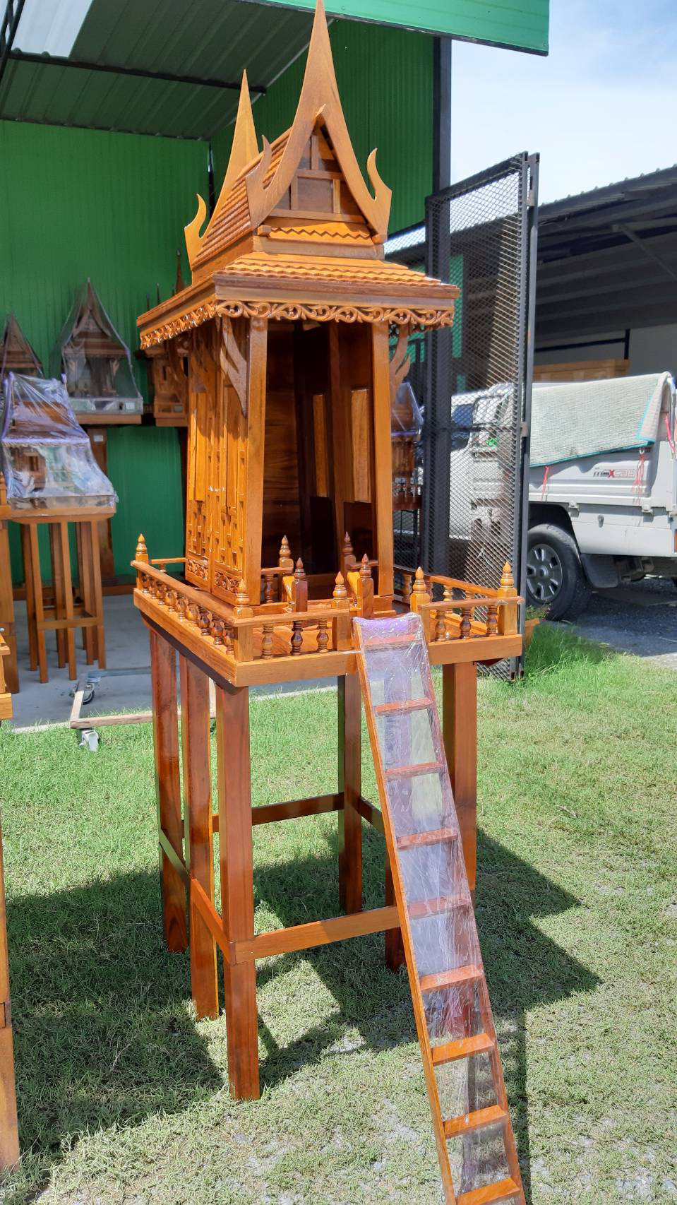 ศาลไม้สักแบบเรือนไทย ทรงสูง รหัส TS3
