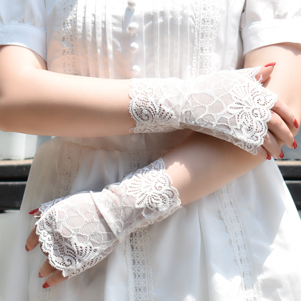 ถุงมือลายลูกไม้สีขาว แบบเปิดปลายนิ้ว แนะนำผู้ใหญ่