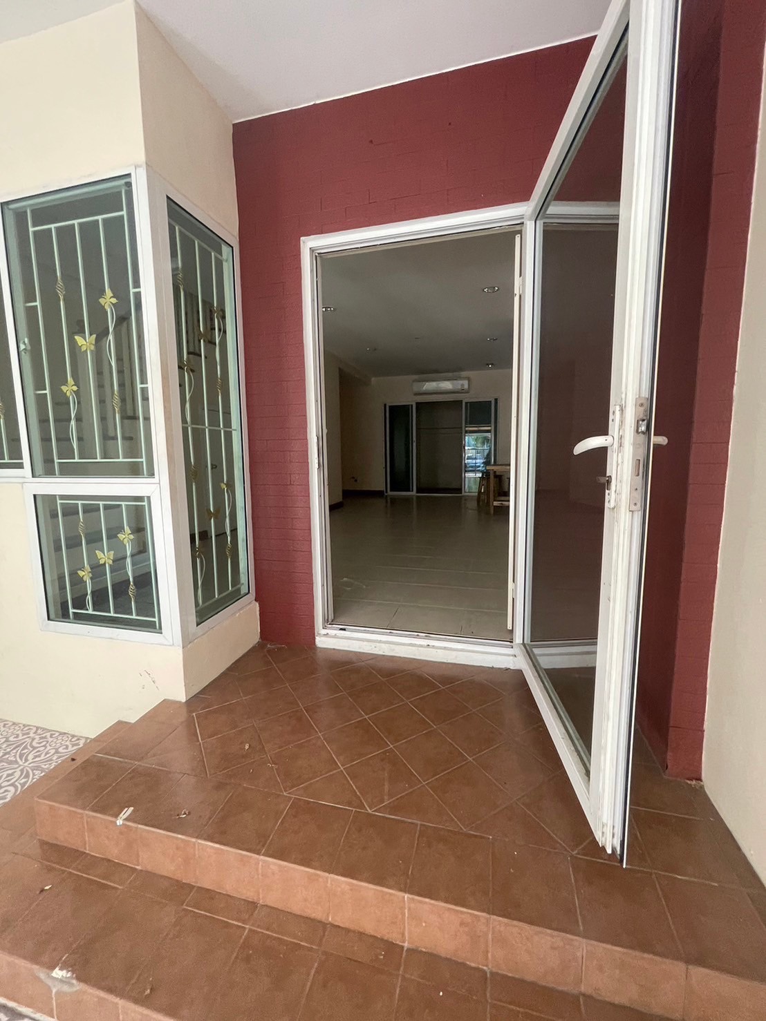 ขายบ้าน หมู่บ้านภุมรินทร์ 807/107 ติดสวนสาธารณะ ใกล้ห้างเซียร์รังสิต