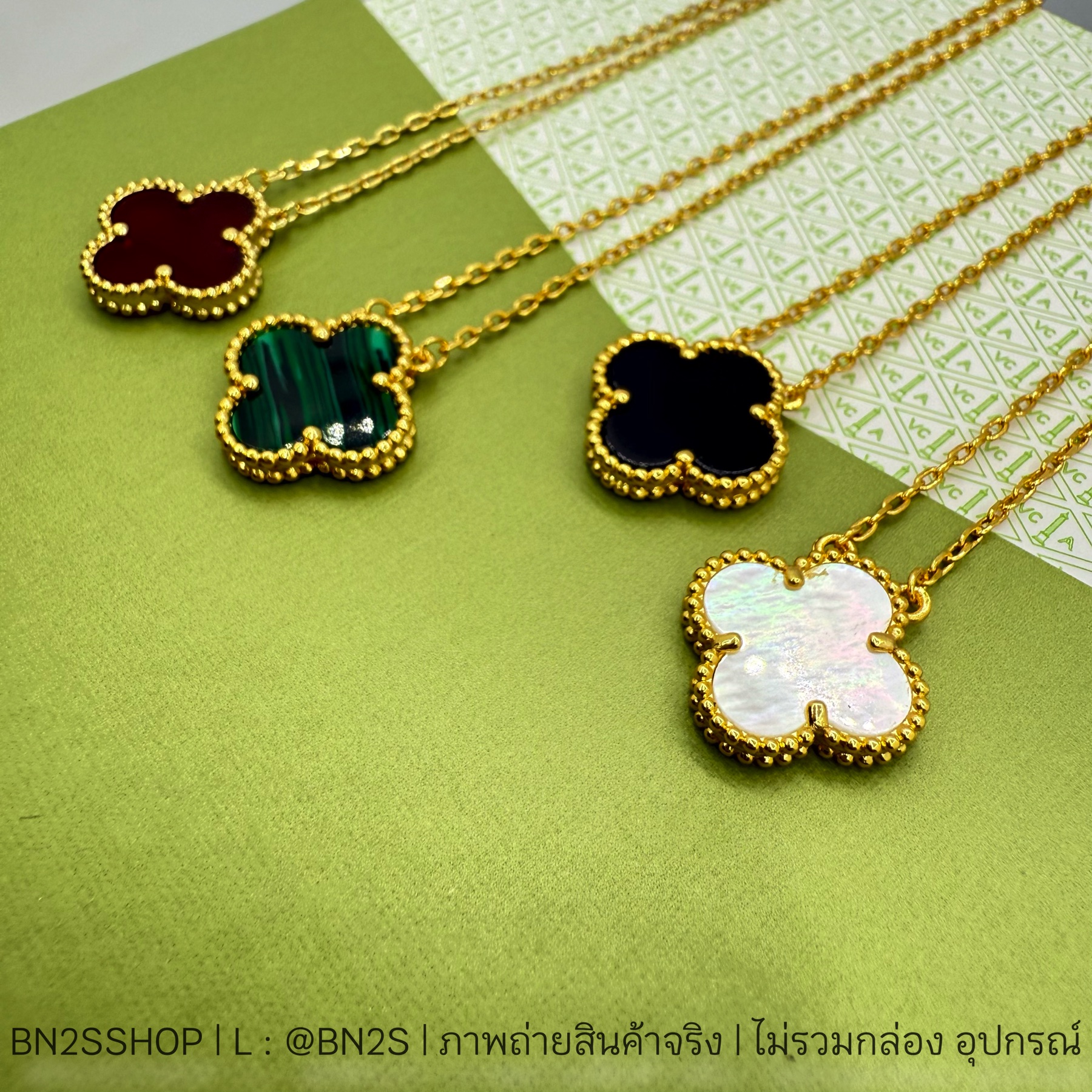 สีเขียว | VC & A Vintage Alhambra Pendant สร้อยคอผู้หญิงจี้ใบโคลเวอร์ งานปั๊ม ทุกจุด