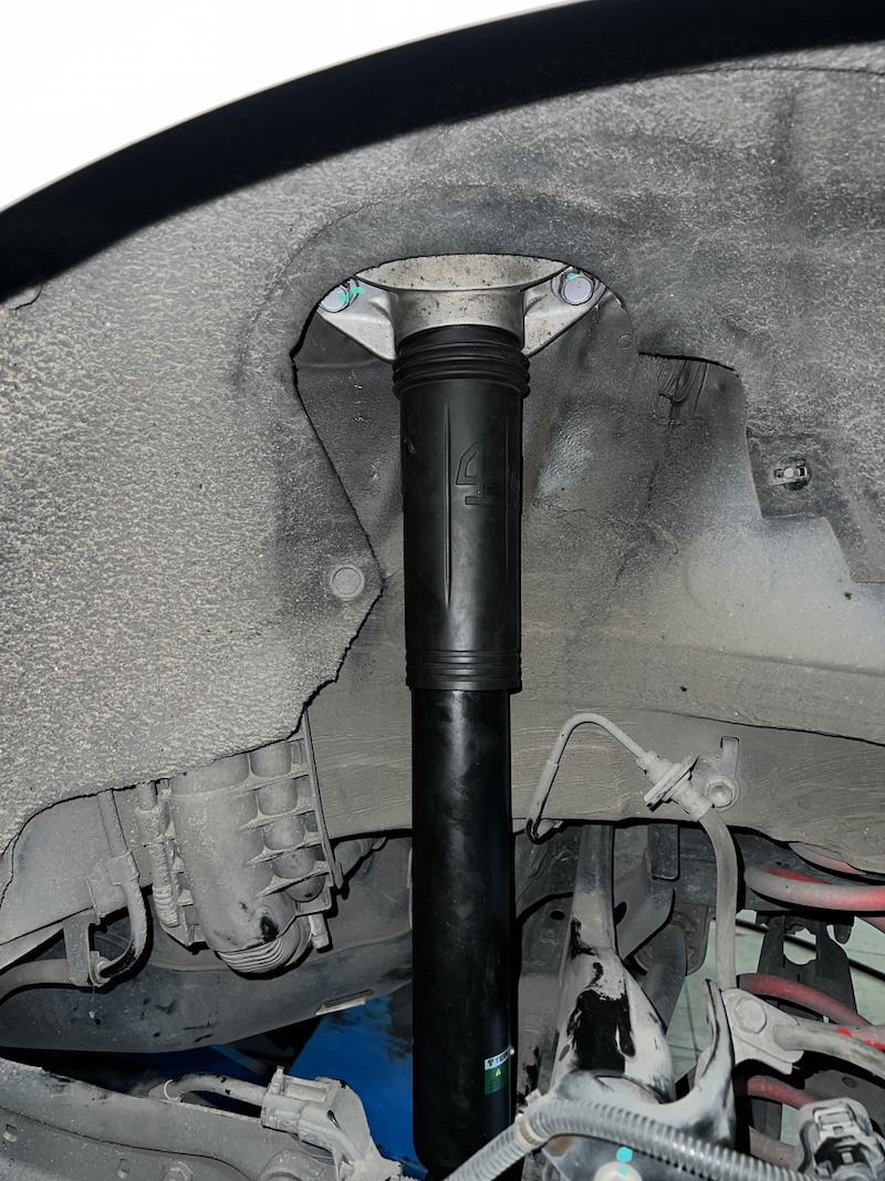 Toyota Altis NRE ติดตั้งโช้คอัพ Tein EnduraPro Basic พร้อมอะไหล่ส่วนควบใหม่ทั้งหมด สิ่งที่จะได้รับหลังจากติดตั้ง: ฟีลลิ่งหนึบแน่นสไตล์ญี่ปุ่น: โช้คอัพ Tein EnduraPro Basic ให้ความหนึบแน่นที่เหนือกว่าโช้คเดิม แต่ยังคงความนุ่มนวลไว้ เทคโนโลยี H.B.S.: ช่วยดูดซับแรงกระแทกในจังหวะยุบตัวสุด ลดอาการกระดอนเมื่อเจอหลุมหรือคอสะพาน คุณภาพมาตรฐาน OEM: ผลิตจากวัสดุคุณภาพสูง ทนทาน และติดตั้งแทนของเดิมได้ทันที ไม่ต้องดัดแปลง ความมั่นคงที่เพิ่มขึ้น: รถทรงตัวได้นิ่งขึ้น เข้าโค้งมั่นใจ ลดอาการโคลงเคลง เหมาะสำหรับใคร? เจ้าของ Altis รุ่นใหม่ที่ต้องการความหนึบและมั่นคงในการขับขี่ประจำวัน ผู้ที่ต้องการอัปเกรดความทนทานและความปลอดภัยของช่วงล่าง โดยไม่ต้องการโหลดเตี้ย 👉 สำหรับเจ้าของ Altis ที่อยากได้ฟีลลิ่งขับขี่ที่มั่นใจกว่าเดิม Tein EnduraPro Basic คือคำตอบ! 📌 สอบถามข้อมูลเพิ่มเติม หรือนัดหมายเข้ารับบริการ ☎️ : 08-6569-1915 ☎️ : 08-6544-5963 💬 Line id : @88rw 📍 Location : https://goo.gl/maps/HrNUAZXPN94KvxZ98 🌐 Facebook : https://www.facebook.com/88rwtire #Toyota #Altis #Altis2020 #Tein #EnduraPro #โช้คอัพ #ช่วงล่าง #ยางเจริญรุ่งเรือง #นนทบุรี #งามวงศ์วาน