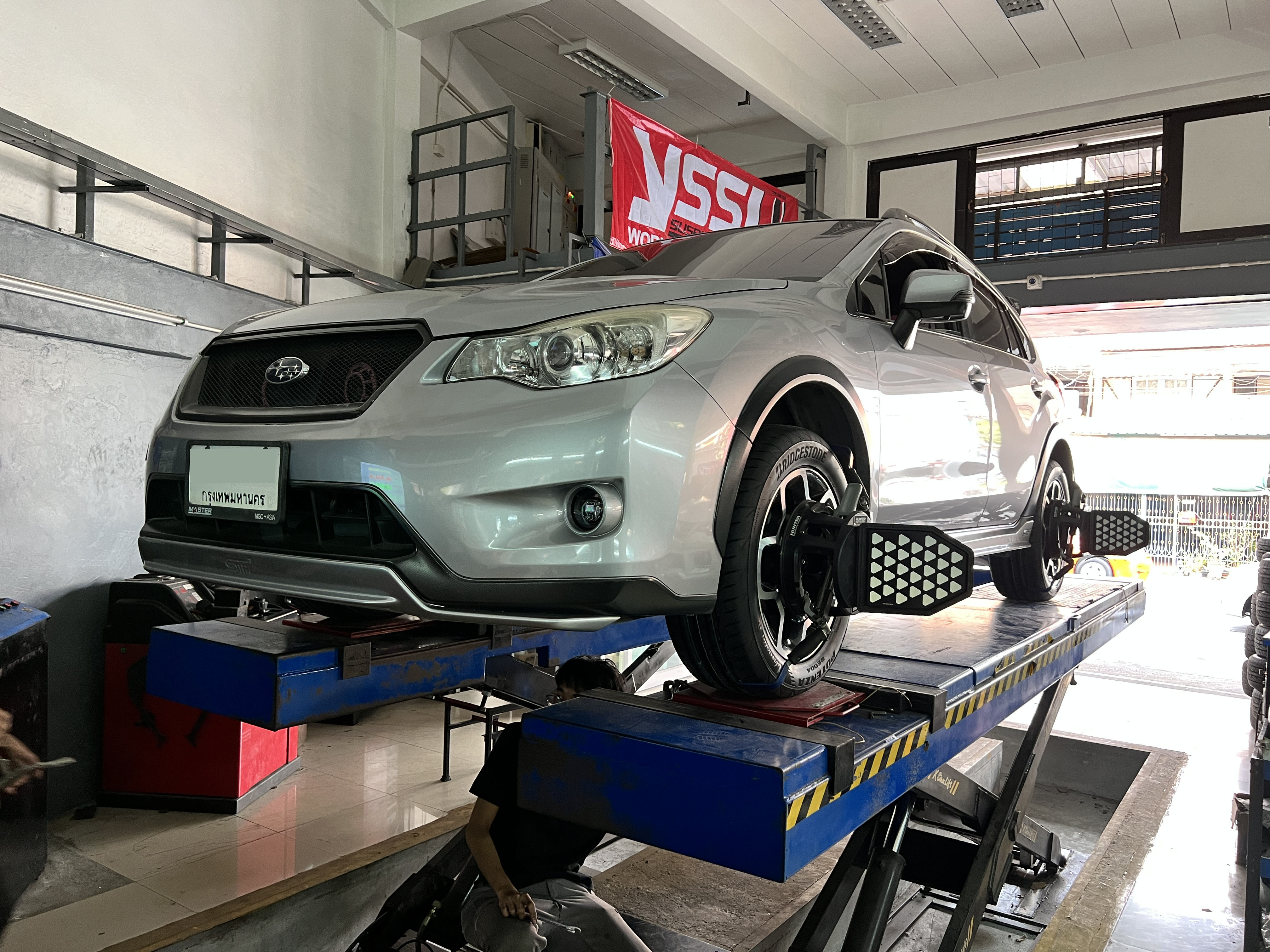 SUBARU XV เปลี่ยนยางเน้นขับสปอร์ต รองรับช่วงล่างดีๆขับ4แบบนี้ต้อง Bridgestone RE004เท่านั้น ลูกค้าเข้าใจว่ายางรถยนต์ และช่วงล่างเป็นเรื่องน่าลงทุน เลือกใช้งานของดีไปเลยได้ทั้งสมรรถนะที่ดีและความปลอดภัย [+] Bridgestone Adrenalin re004 [+] ขนาด 225/55R17 โปรโมชั่นราคาพิเศษ ติดต่อสอบถามเพิ่มเติม โทร : 08-6569-1915 บุ๊ก และทีมงาน ยินดีต้อนรับครับ 𝙊𝙪𝙧 𝙎𝙚𝙧𝙫𝙞𝙘𝙚 บริการทางร้าน เรารับทำอะไรบ้าง 🔧 ติดตั้งยางแบบไร้รอย 100% 🔧 บริการสลับยาง ตามอายุ 🔧 มียางรถยนต์ทุกยี่ห้อให้เลือกซื้อ 🔧 เช็คช่วงล่าง แก้ปัญหาให้ตรงจุด 🔧 บริการล้างลิ้นปีกผีเสื้อ 🔧 บริการเช็คระยะรถยนต์ 🔧 เปลี่ยนถ่ายของเหลวทั้งระบบ 🔧 ตั้งศูนย์ด้วยเครื่อง HUNTER นำเข้าจาก USA #รถยนต์มีปัญหาไม่รู้ต้องแก้ตรงไหน ทางเรายินดี ตรวจหาปัญหาและหาวิธีแก้ บอกลูกค้าก่อนลงมือทำเสมอราคาเป็นธรรมไม่เอาเปรียบ สบายใจคุณลูกค้า ---------------------------------- ดูแลให้คำปรึกษาทุกปัญหาคาใจ ไม่ทิ้งลูกค้า มีบริการหลังการขาย 【ให้ผู้เชี่ยวชาญของเรา ดูแลรถคุณ】 ร้านยางเจริญรุ่งเรือง ยินดีต้อนรับครับ #ยางรถยนต์ #bridgestone #aldrenalin #re004