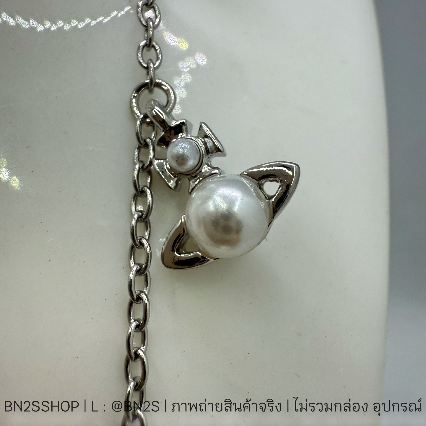 สร้อยคอสายโซ่สีเงิน ประดับจี้ดาวเสาร์ไข่มุกสีขาว งานสวยมาใหม่ Vivienne Westwood