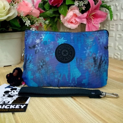 KIPLING กระเป๋าคล้องมือ FROZEN II Creativity Extra Large Pouch