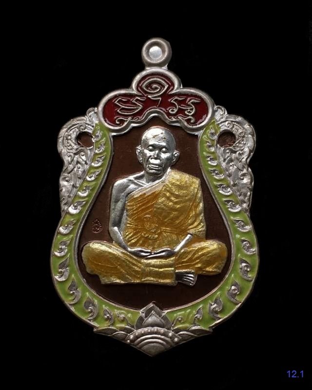 เหรียญเสมาหลวงพ่อคูณ ปริสุทโธ วัดบ้านไร่ รุ่น ชินบัญชรมหาเศรษฐี ๙๑ เหรียญจากชุดกรรมการเนื้อนวะโลหะหน้ากากเงินขอบเงิน ปะฉลุลงยา ๓ สี ๓ เหรียญ หมายเลข ๑๓๙