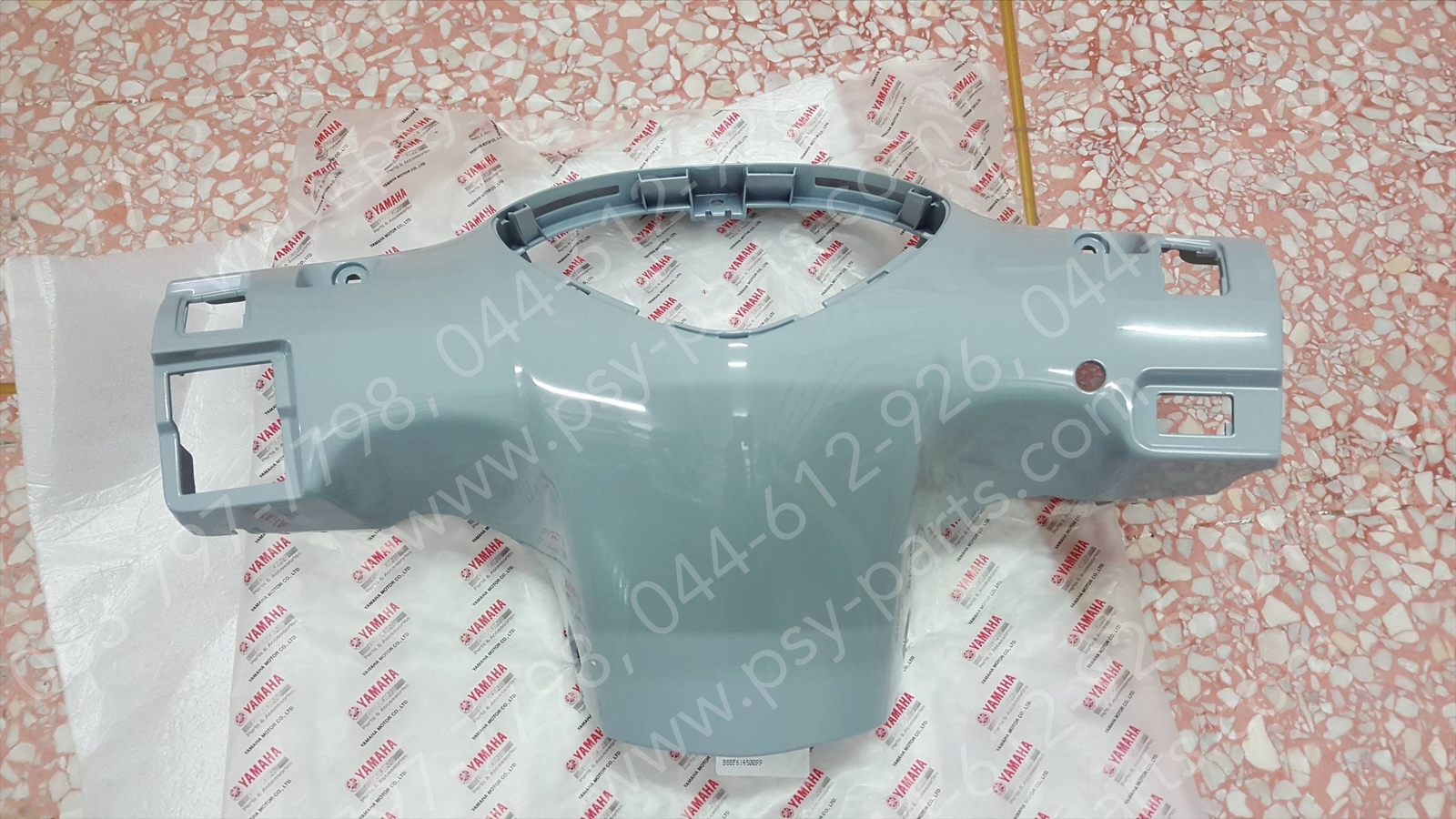 ฝาครอบแฮนด์-หลัง FILANO/HYBRID แท้ๆ สีเทาอ่อน (1862) B8B-F6145-00-PP