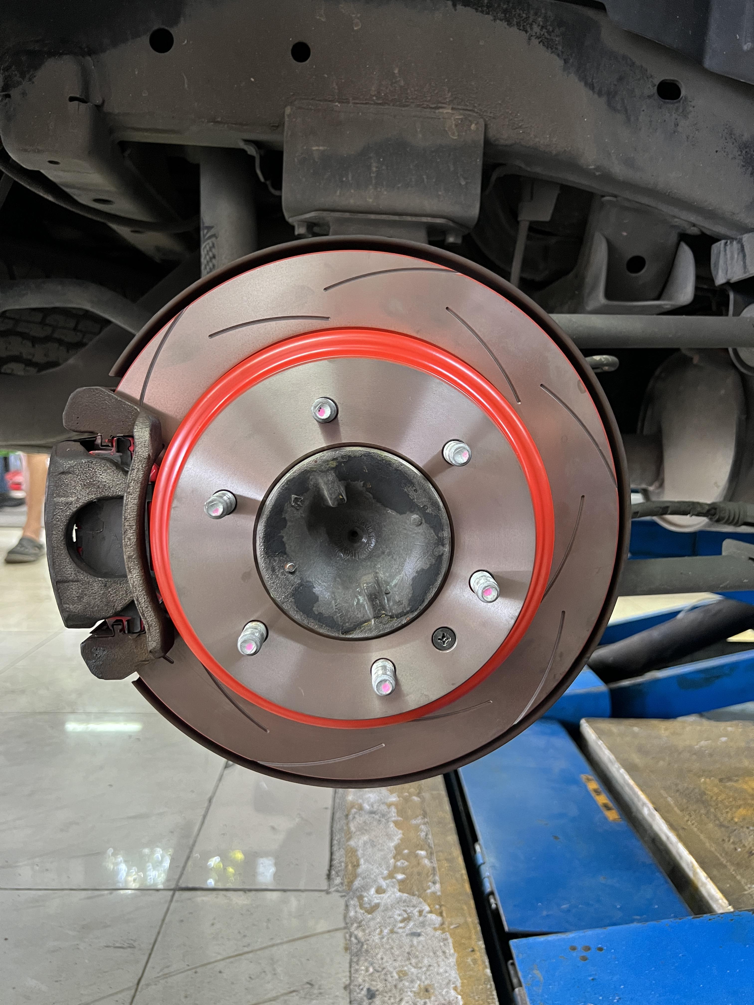 ISUZU MUX เข้ารับบริการอัพเกรดระบบเบรก พร้อมเปลี่ยนผ้าเบรกใช้งาน อย่างดี [+] TRW XPS [+] NEXZTER MU spec สีแดง *เพื่อความรวดเร็วนัดหมายก่อนเข้ารับบริการครับ 𝙊𝙪𝙧 𝙎𝙚𝙧𝙫𝙞𝙘𝙚 บริการทางร้านเรารับทำอะไรบ้าง 👉มียางรถยนต์ทุกยี่ห้อให้เลือกซื้อ 👉โช้คอัพ สปริง 👉เช็คช่วงล่าง แก้ปัญหาให้ตรงจุด 👉ติดตั้งยางแบบไร้รอย 100% 👉บริการสลับยาง ตามอายุ 👉บริการล้างลิ้นปีกผีเสื้อ 👉บริการเช็คระยะรถยนต์ 👉เปลี่ยนถ่ายของเหลวทั้งระบบ 👉ตั้งศูนย์ด้วยเครื่อง HUNTER นำเข้าจาก USA สอบถามข้อมูลเพิ่มเติม หรือนัดหมายเข้ารับบริการ ☎️ : 08-6569-1915 ☎️ : 08-6544-5963 Line id : @88rw Facebook : https://www.facebook.com/88rwtire Location : https://goo.gl/maps/HrNUAZXPN94KvxZ98? #รถยนต์มีปัญหาไม่รู้ต้องแก้ตรงไหน #YSS #YSSXSPORT ทางเรายินดี ตรวจหาปัญหาและหาวิธีแก้ บอกลูกค้าก่อนลงมือทำเสมอราคาเป็นธรรม