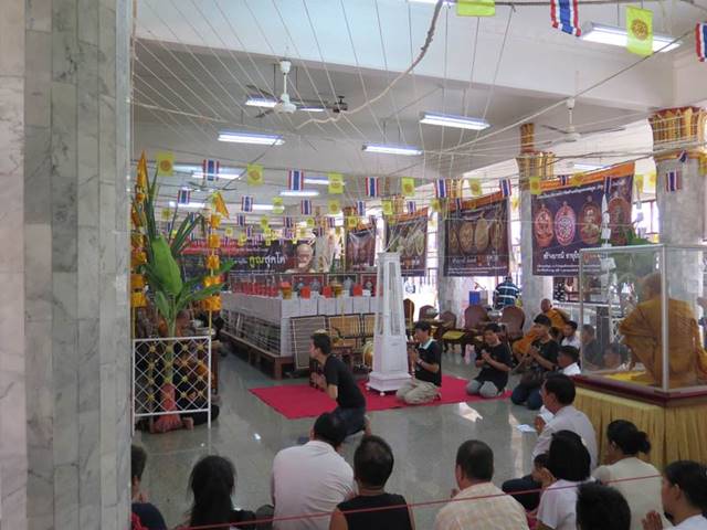 เหรียญหลวงพ่อคูณ ปริสุทโธ วัดบ้านไร่ รุ่นคูณสุคโต เหรียญอายุยืน พิมพ์ครึ่งองค์ (R3.3) เนื้อมหาชนวน หลังแบบ หมายเลข ๘๖๔