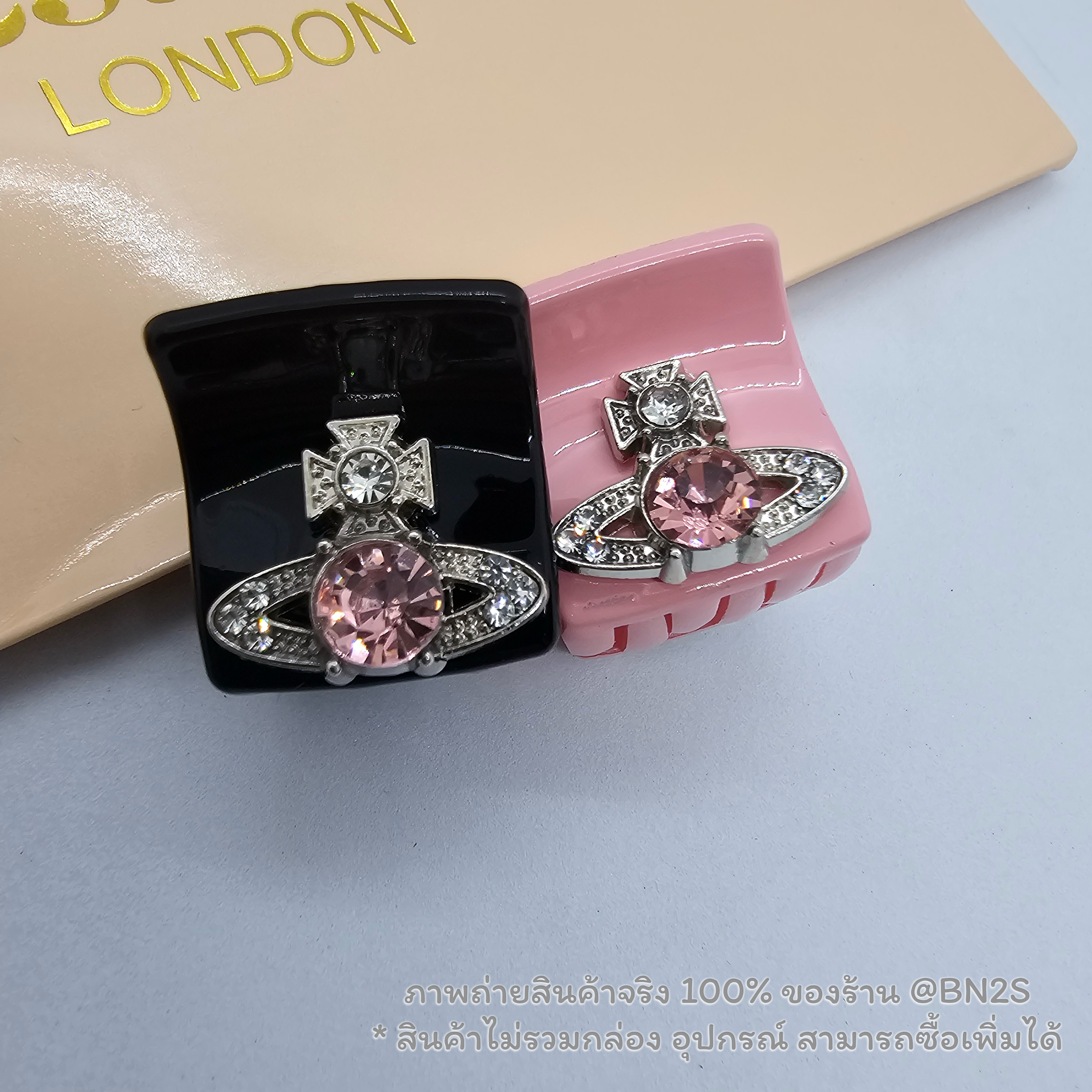 สีชมพู | [ 1 คุ่ ] กิ๊บหนีบผมมินิ วิเวียน Vivienne Westwood Saturn hair clip 1 คู่ มีสีดำ ชมพู ให้เลือก 4.3 6 Ratings