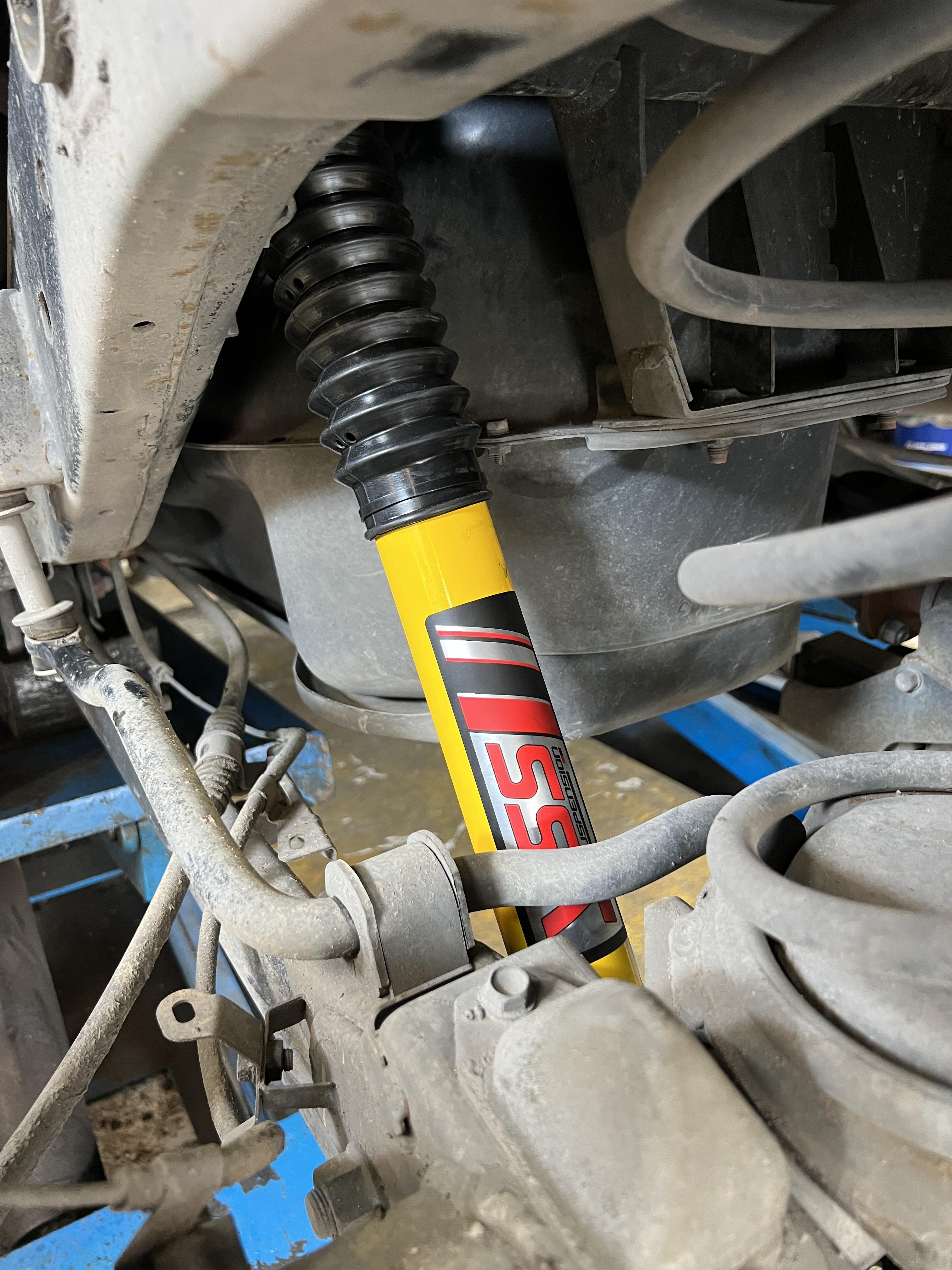 MITSUBISHI PAJERO อัพเกรดระบบเบรก เพิ่มความนุ่มนวล แก้ไขอาการเด้งส่าย [+] YSS DTG กระบอกเหลือง วาล์วแปรผันอัตโนมัติ Location : https://goo.gl/maps/HrNUAZXPN94KvxZ98? รถยนต์มีปัญหาไม่รู้ต้องแก้ตรงไหน ทางเรายินดี ตรวจหาปัญหาและหาวิธีแก้ บอกลูกค้าก่อนลงมือทำเสมอด้วยราคาเป็นธรรม เวลาบริการ วันจันทร์-วันอาทิตย์ 09:00 น. - 17.30 น. #Mitsubishi #mitsubishipajerosport #yssdtg #โช้คอัพ #ช่วงล่าง #โช๊ค #ยางรถยนต์