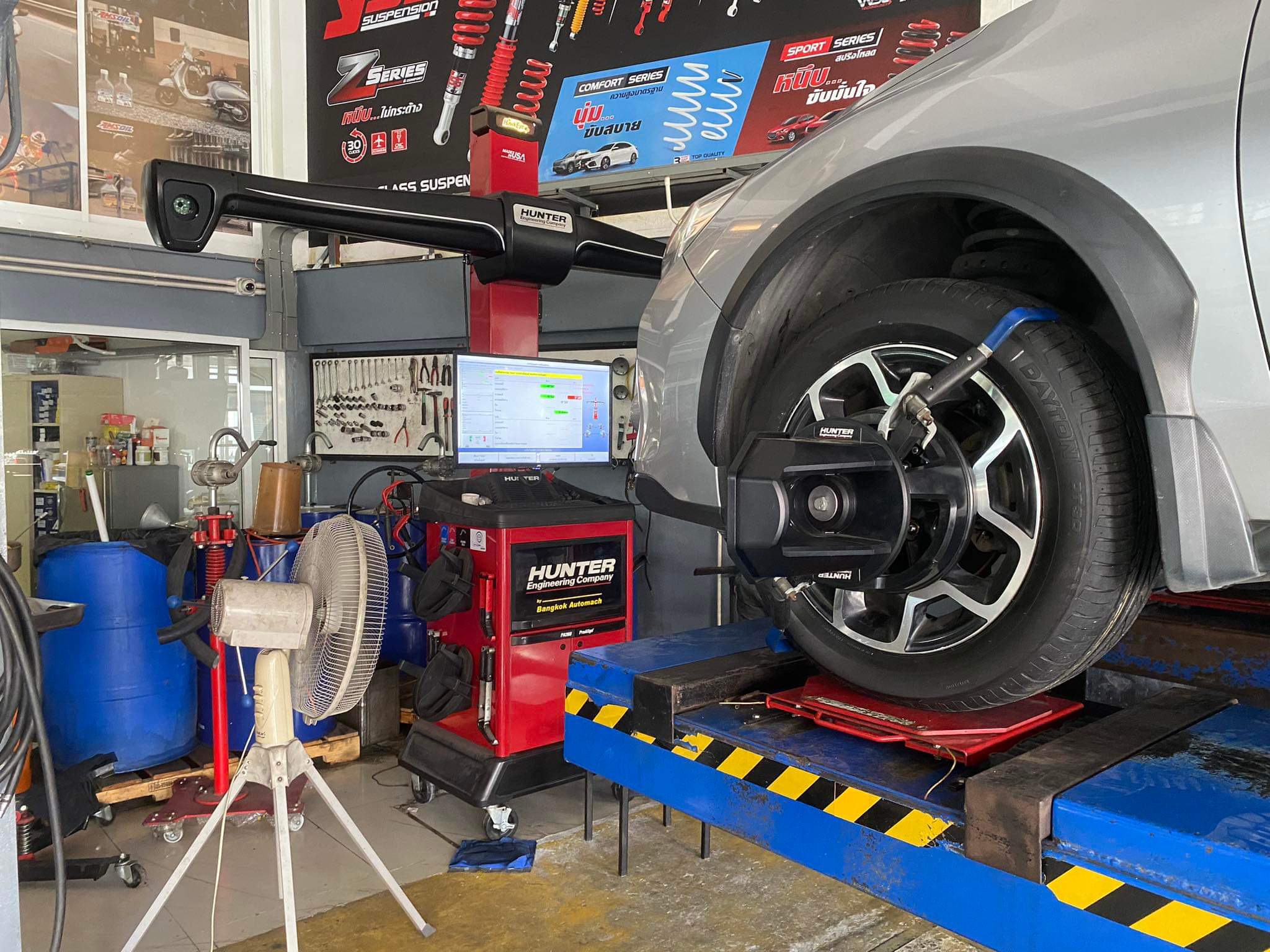 SUBARU XV เข้ารับเปลี่ยนยางรถยนต์ใช้งานประจำวัน [+]DAYTON DT30 225/55R17 *เพื่อความสะดวกในการรับบริการ นัดหมายเวลาก่อนเข้ารับบริการทุกครั้งครับ 𝙊𝙪𝙧 𝙎𝙚𝙧𝙫𝙞𝙘𝙚 บริการทางร้านเรารับทำอะไรบ้าง 🔧 มียางรถยนต์ทุกยี่ห้อให้เลือกซื้อ 🔧 โช้คอัพ สปริง 🔧 เช็คช่วงล่าง แก้ปัญหาให้ตรงจุด 🔧 ติดตั้งยางแบบไร้รอย 100% 🔧 บริการสลับยาง ตามอายุ 🔧 บริการล้างลิ้นปีกผีเสื้อ 🔧 บริการเช็คระยะรถยนต์ 🔧 เปลี่ยนถ่ายของเหลวทั้งระบบ 🔧 ตั้งศูนย์ด้วยเครื่อง HUNTER นำเข้าจาก USA สอบถามข้อมูลเพิ่มเติม หรือนัดหมายเข้ารับบริการ ☎️ : 08-6569-1915 ☎️ : 08-6544-5963 Line id : @88rw Tiktok : https://www.tiktok.com/@88rwycrr Youtube : https://youtube.com/@88rw Facebook : https://www.facebook.com/88rwtire Location : https://goo.gl/maps/HrNUAZXPN94KvxZ98?coh=178573&entry=tt #รถยนต์มีปัญหาไม่รู้ต้องแก้ตรงไหน ทางเรายินดี ตรวจหาปัญหาและหาวิธีแก้ บอกลูกค้าก่อนลงมือทำเสมอราคาเป็นธรรมไม่เอาเปรียบ สบายใจคุณลูกค้า ร้านยางเจริญรุ่งเรือง ยินดีต้อนรับครับ